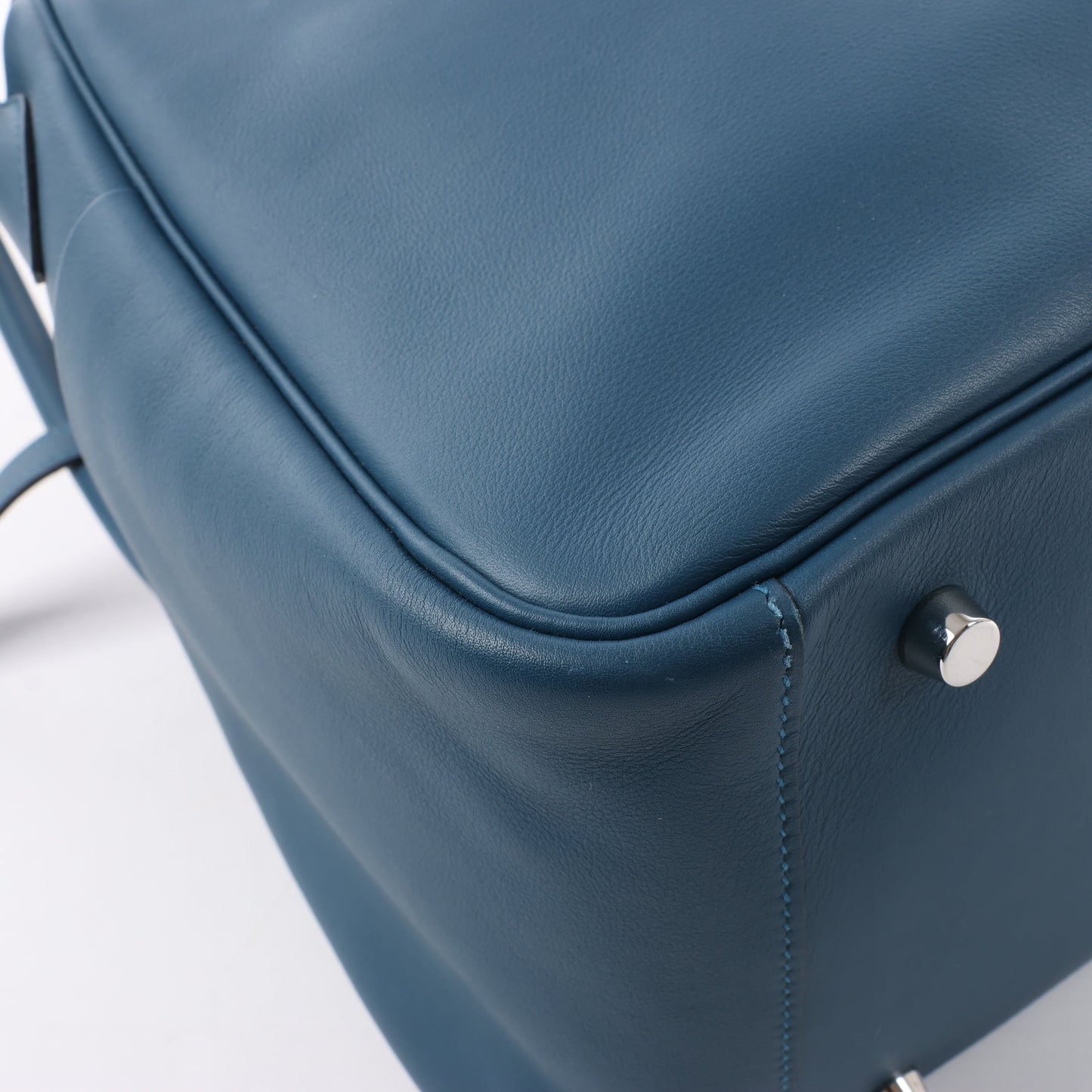 Sac à main Hermès Lindy 34 Veau Swift Bleu de Galice, garnitures en métal argenté, 2 voies □R: 2014