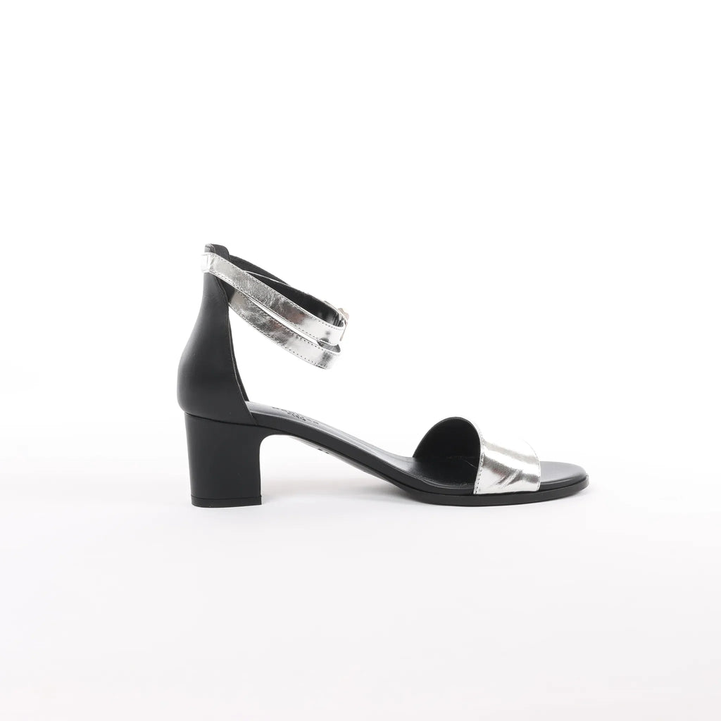 HERMES Manege Kelly Leather Sandals in Black x Silver, Size 37 EU