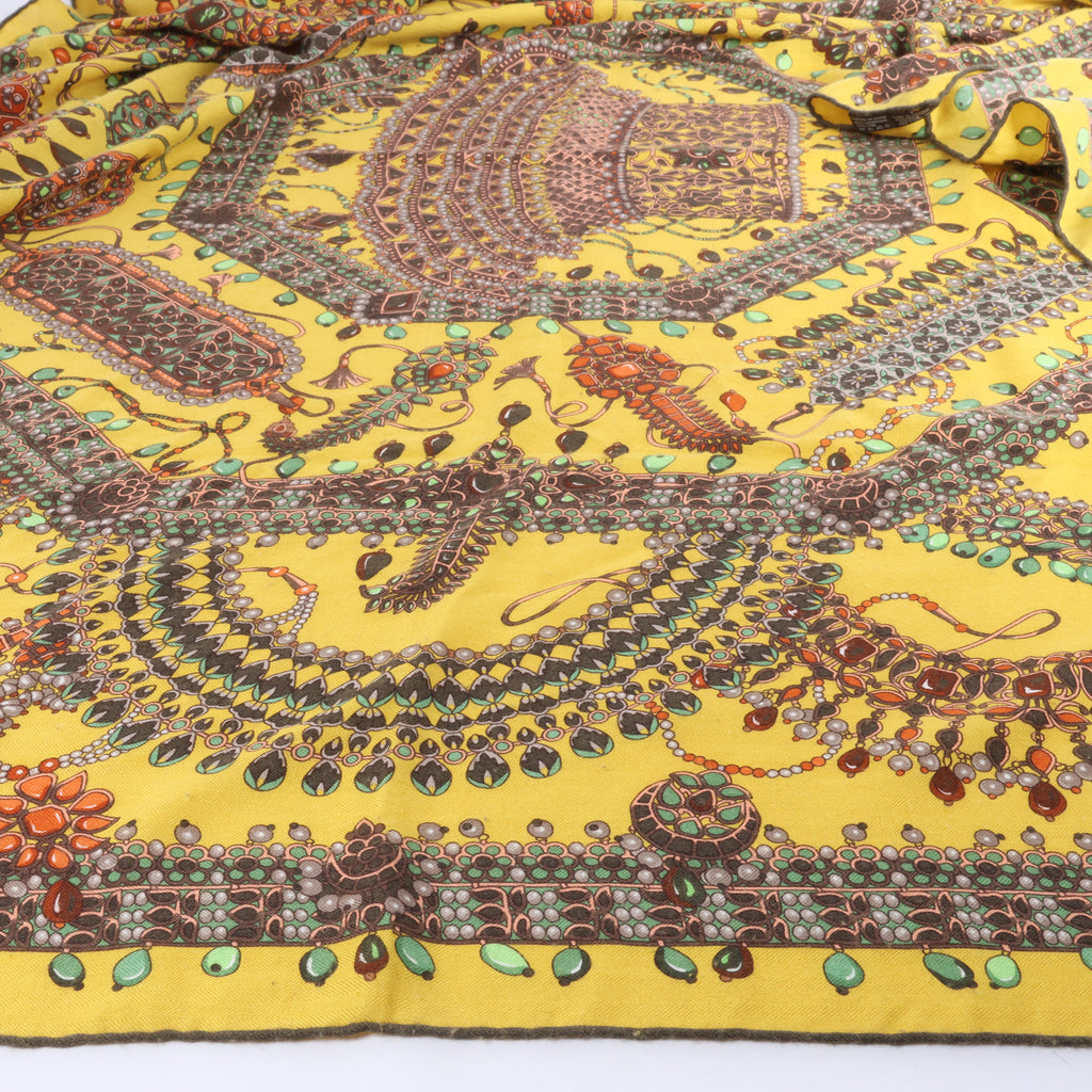 Pañuelo Hermès Carré Geant "LOCOMOTION" de cachemira y seda en beige