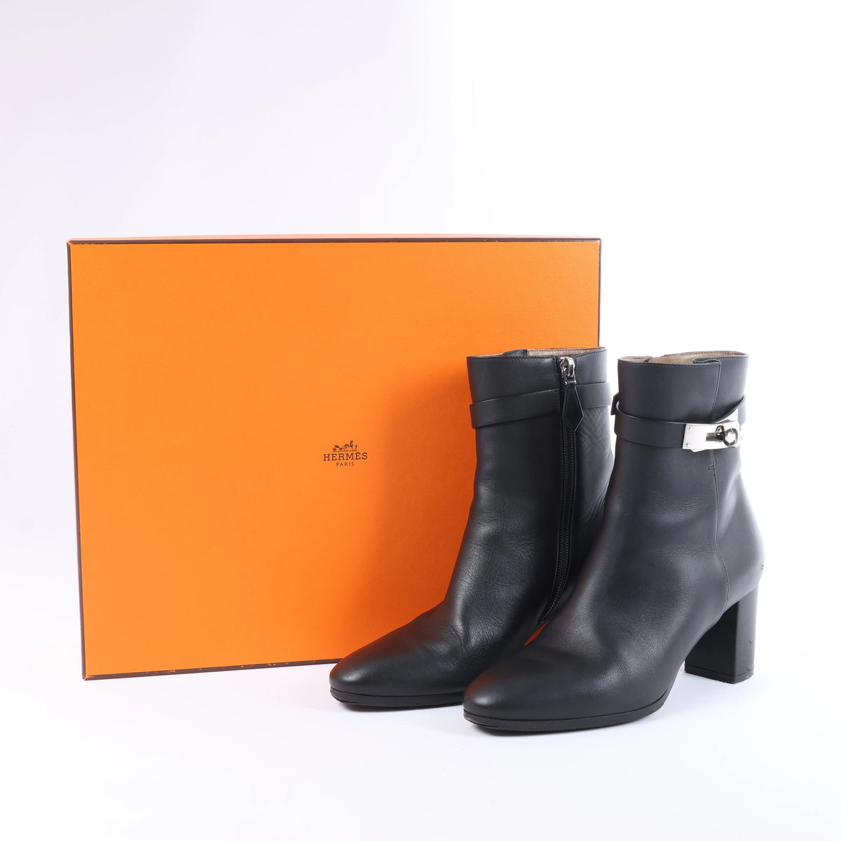 Hermès Saint Germain Leather Ankle Boots in Black, size 36