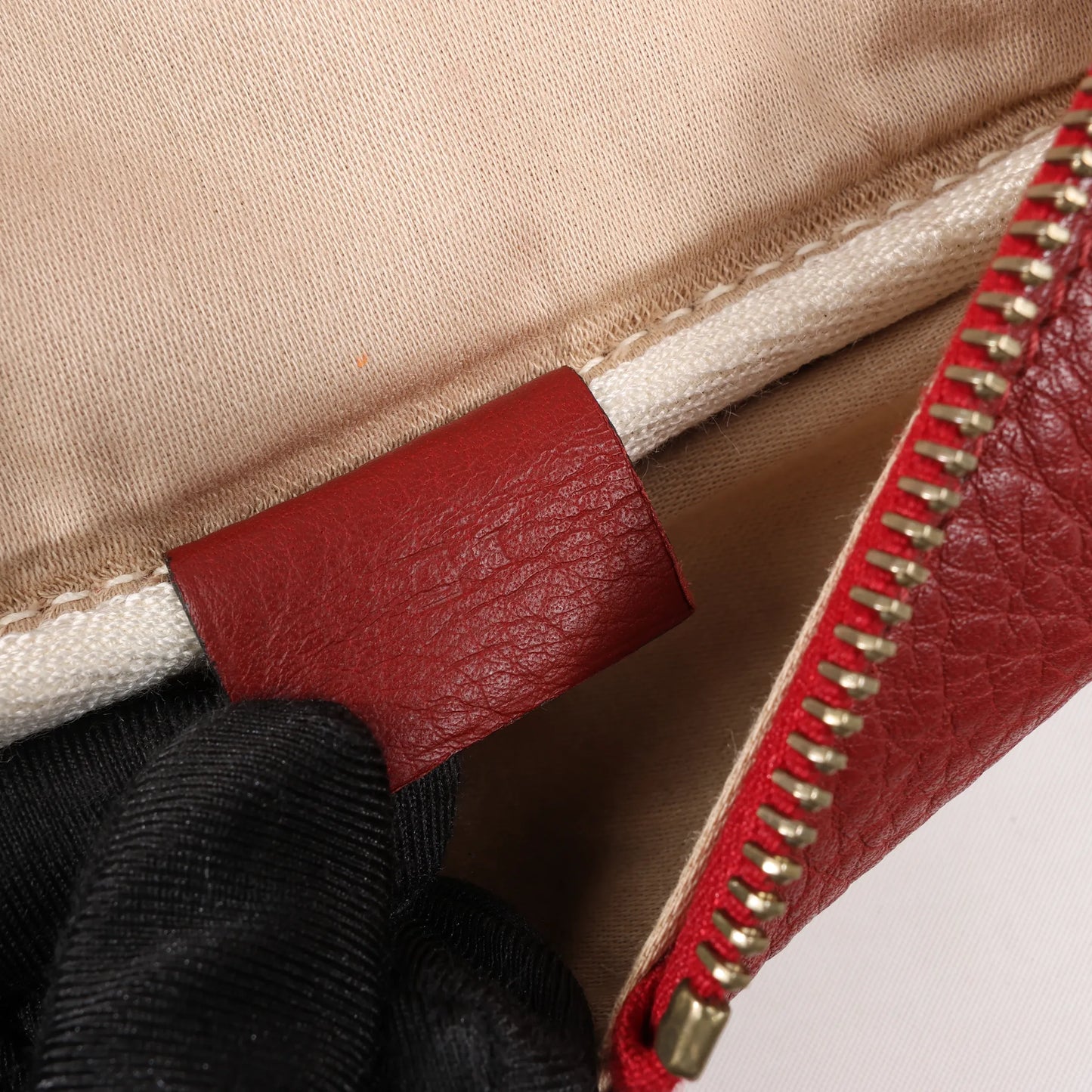 HERMES Victoria 43 Taurillon Clemence Gold Metal Fittings in Rouge H □D: 2000