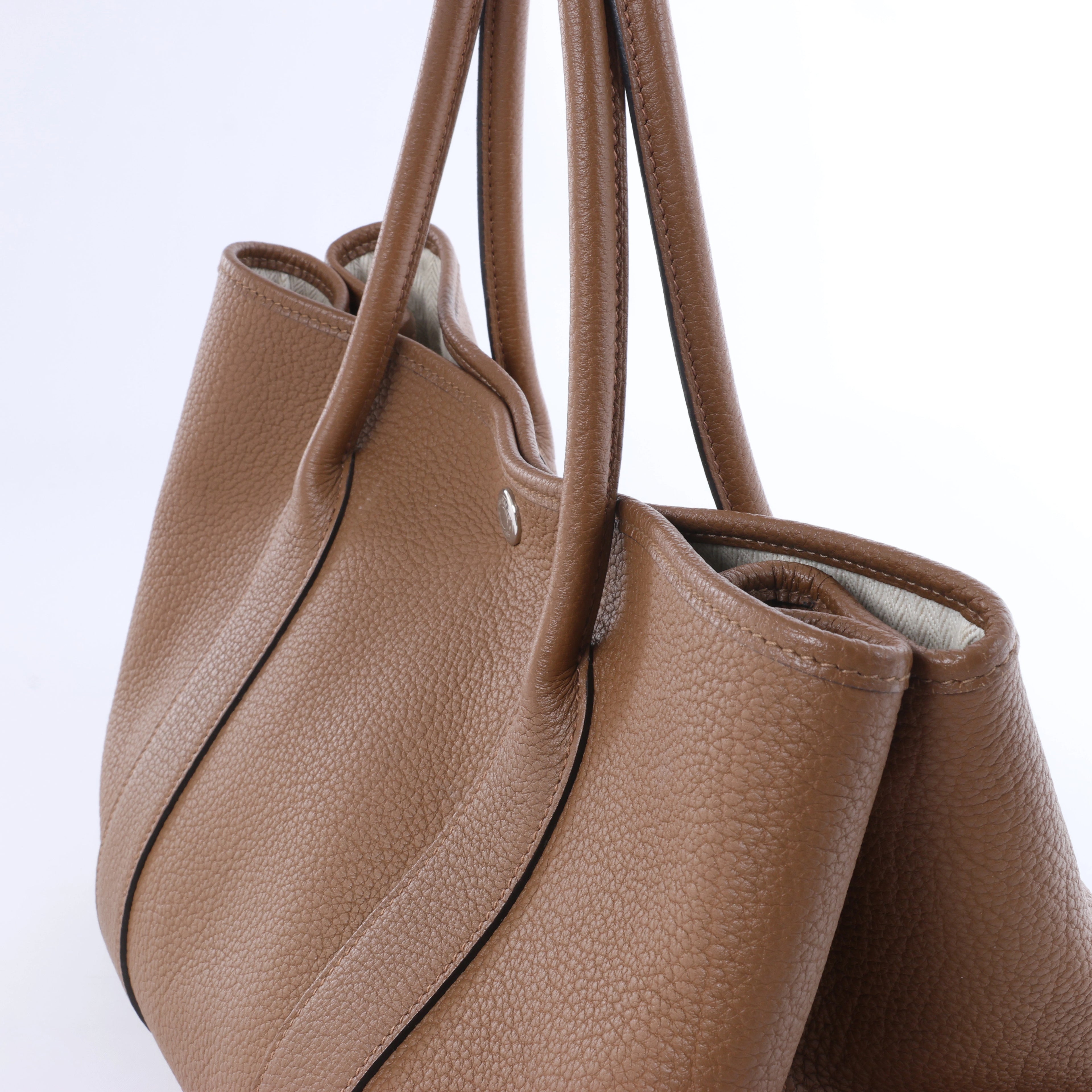 Bolso de mano HERMES 24/24 29 Togo de piel con detalles metálicos negros y dorados D: 2019