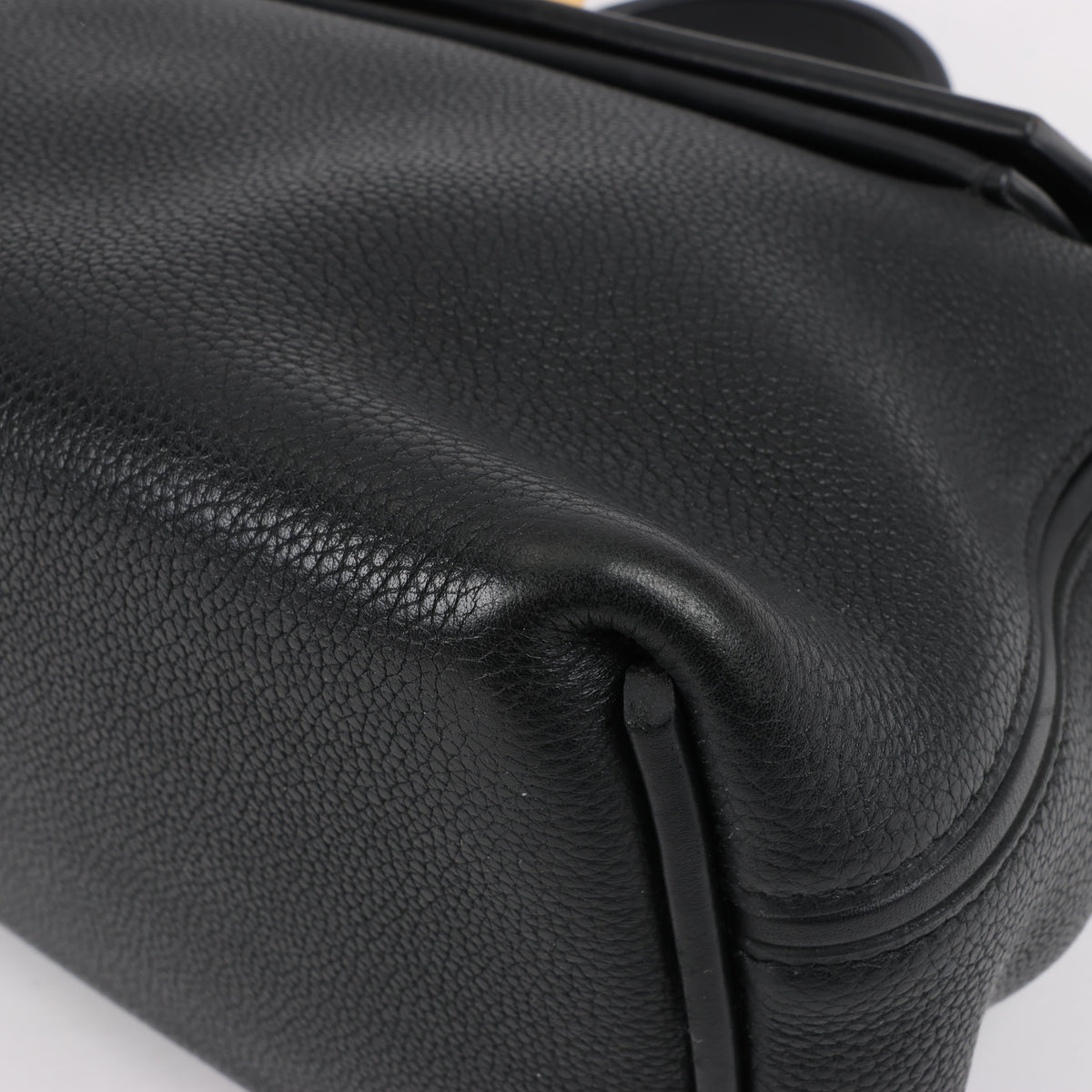 HERMES 24/24 29 Togo Leather Handbag in Black and Gold Metal Fittings D: 2019