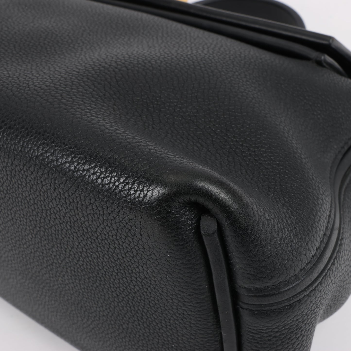 HERMES 24/24 29 Togo Leather Handbag in Black and Gold Metal Fittings D: 2019