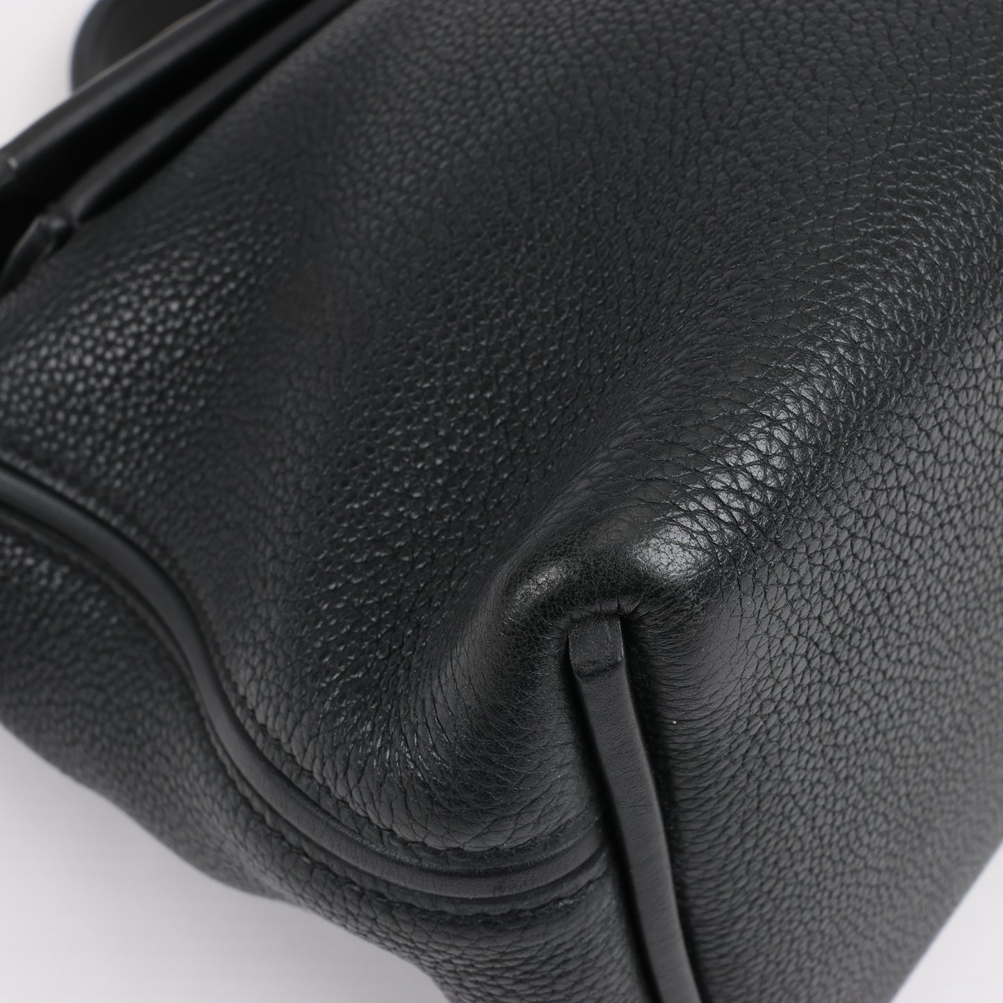 HERMES 24/24 29 Togo Leather Handbag in Black and Gold Metal Fittings D: 2019