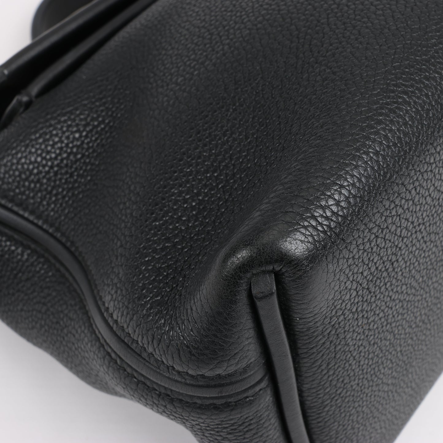 HERMES 24/24 29 Togo Lederhandtasche in Schwarz und Gold Metallbeschläge T: 2019