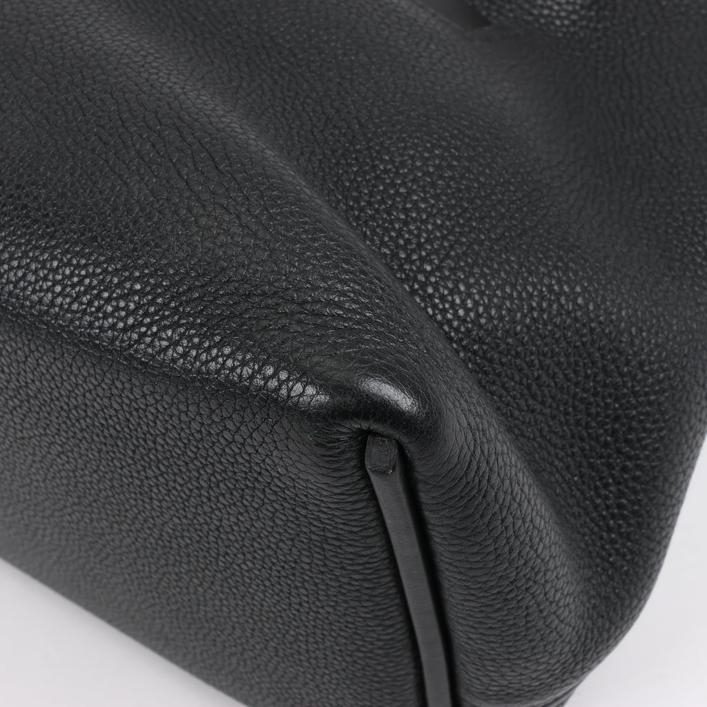 HERMES 24/24 29 Togo Leather Handbag in Black and Gold Metal Fittings D: 2019
