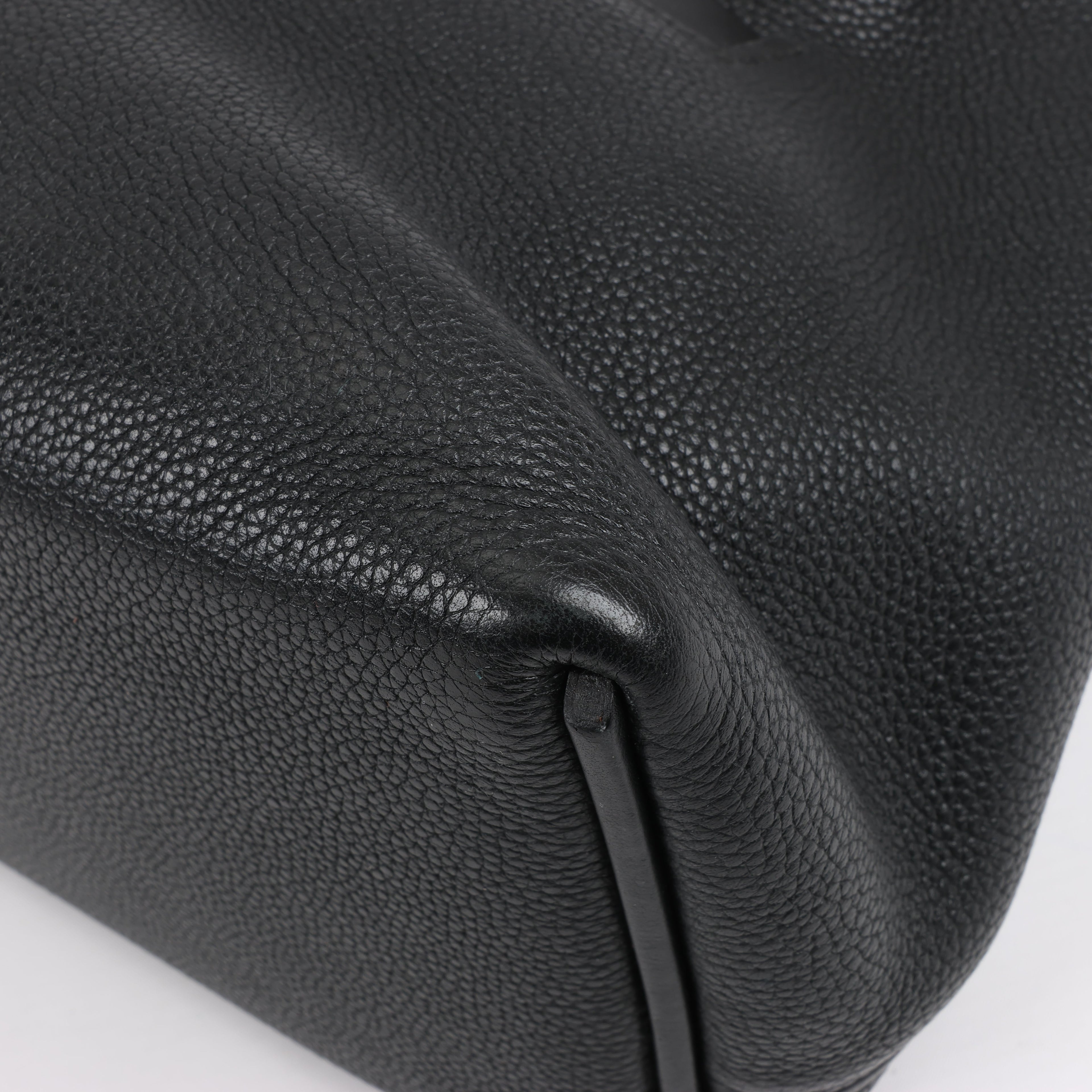 HERMES 24/24 29 Togo Leather Handbag in Black and Gold Metal Fittings D: 2019