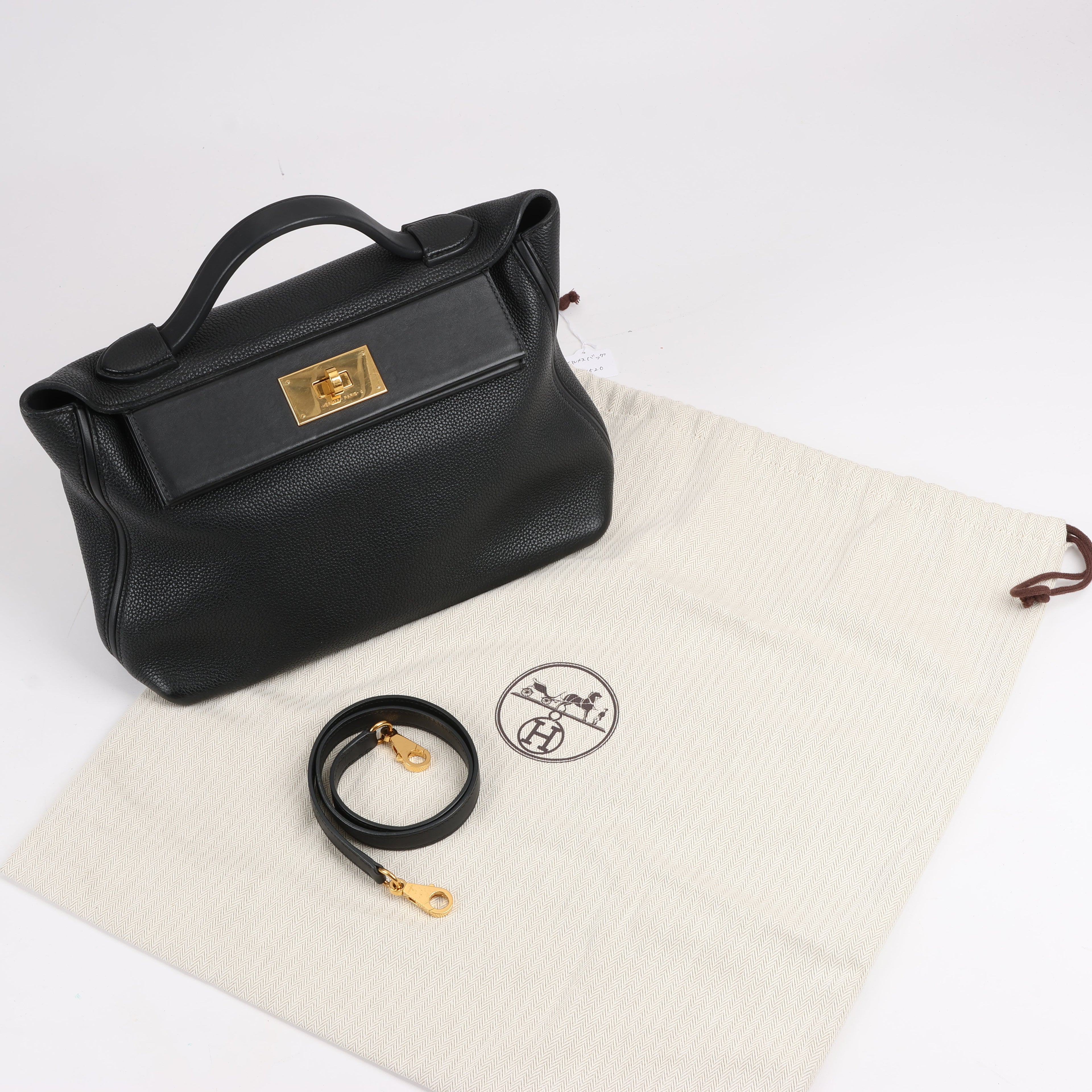 HERMES 24/24 29 Togo Leather Handbag in Black and Gold Metal Fittings D: 2019