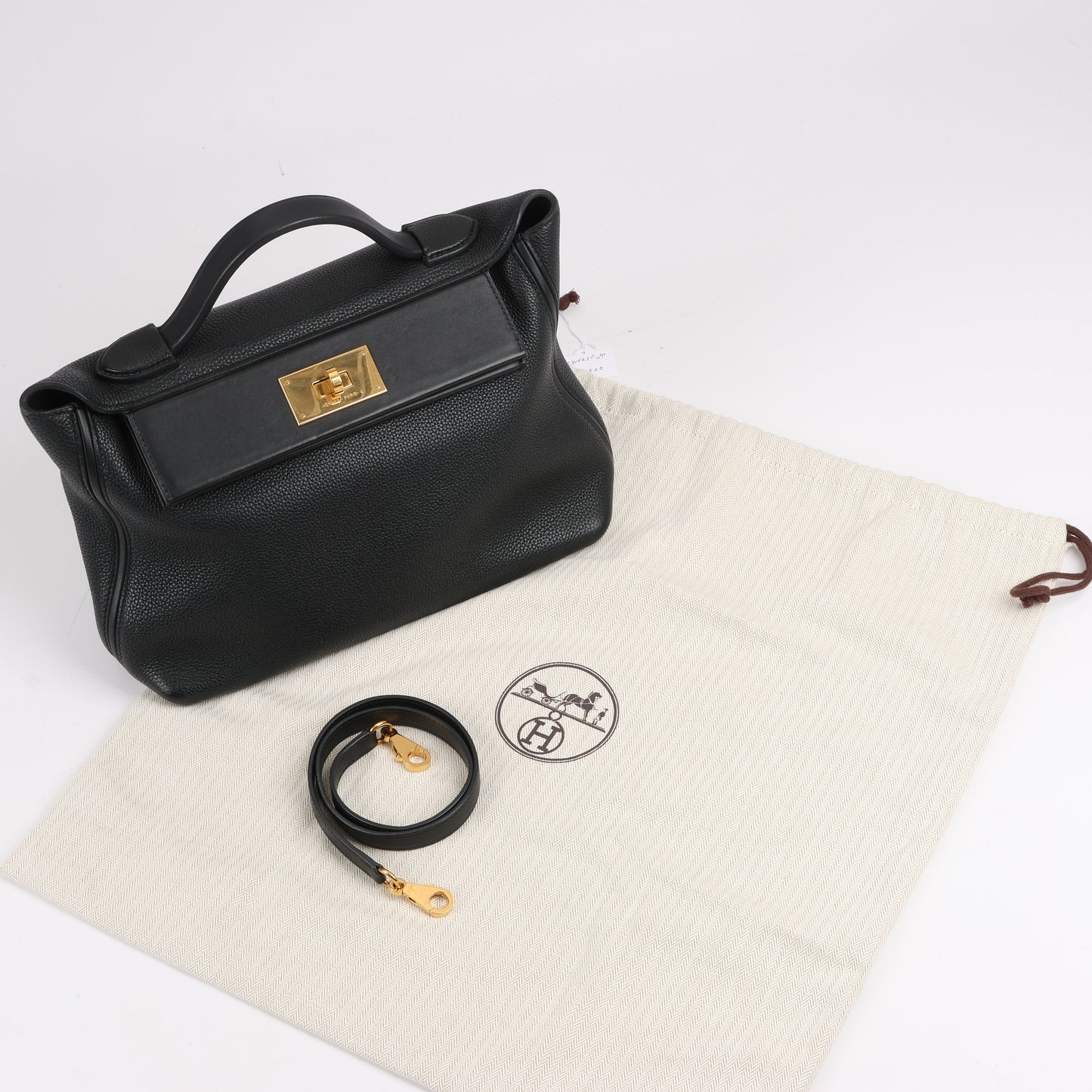 HERMES 24/24 29 Togo Leather Handbag in Black and Gold Metal Fittings D: 2019