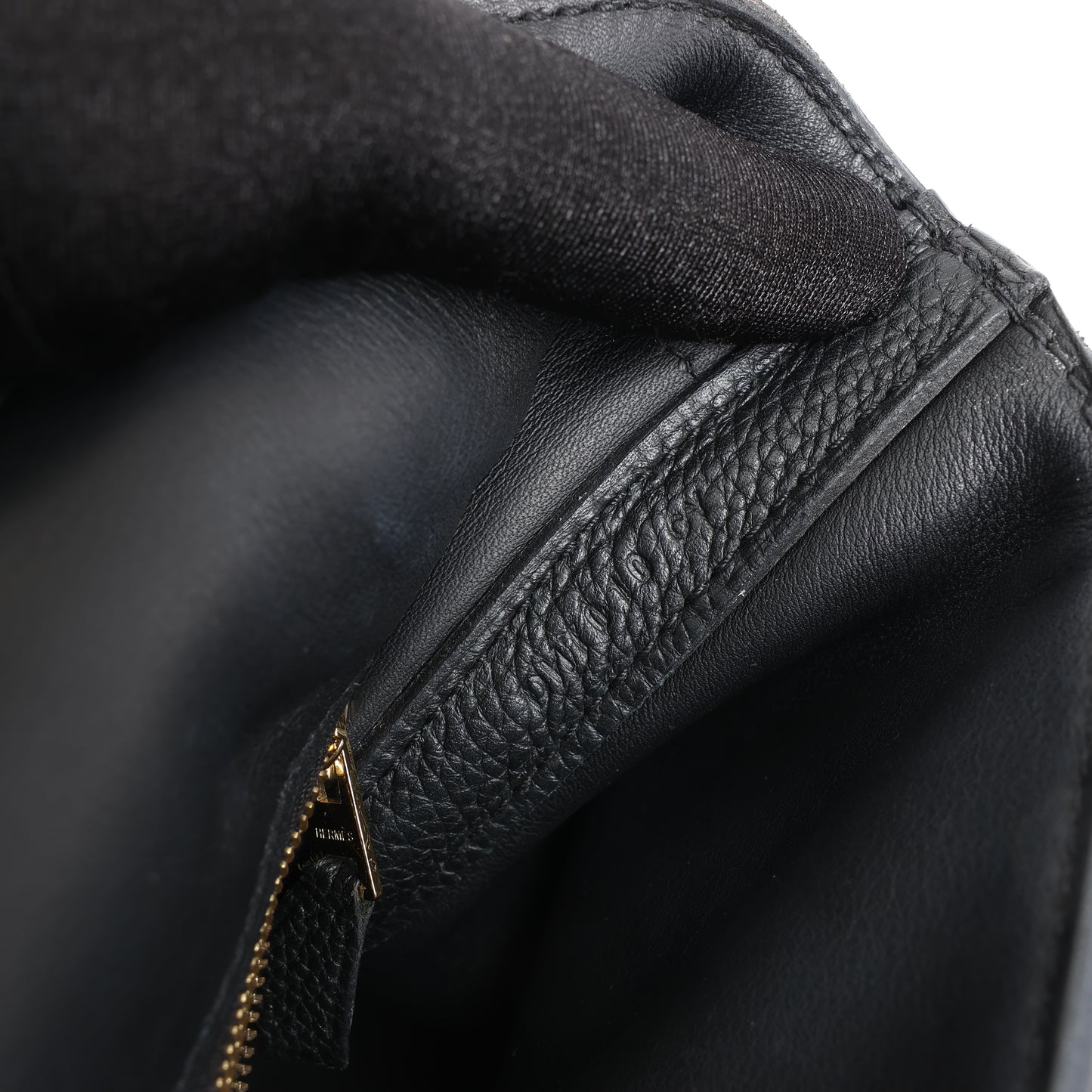 HERMES 24/24 29 Togo Leather Handbag in Black and Gold Metal Fittings D: 2019