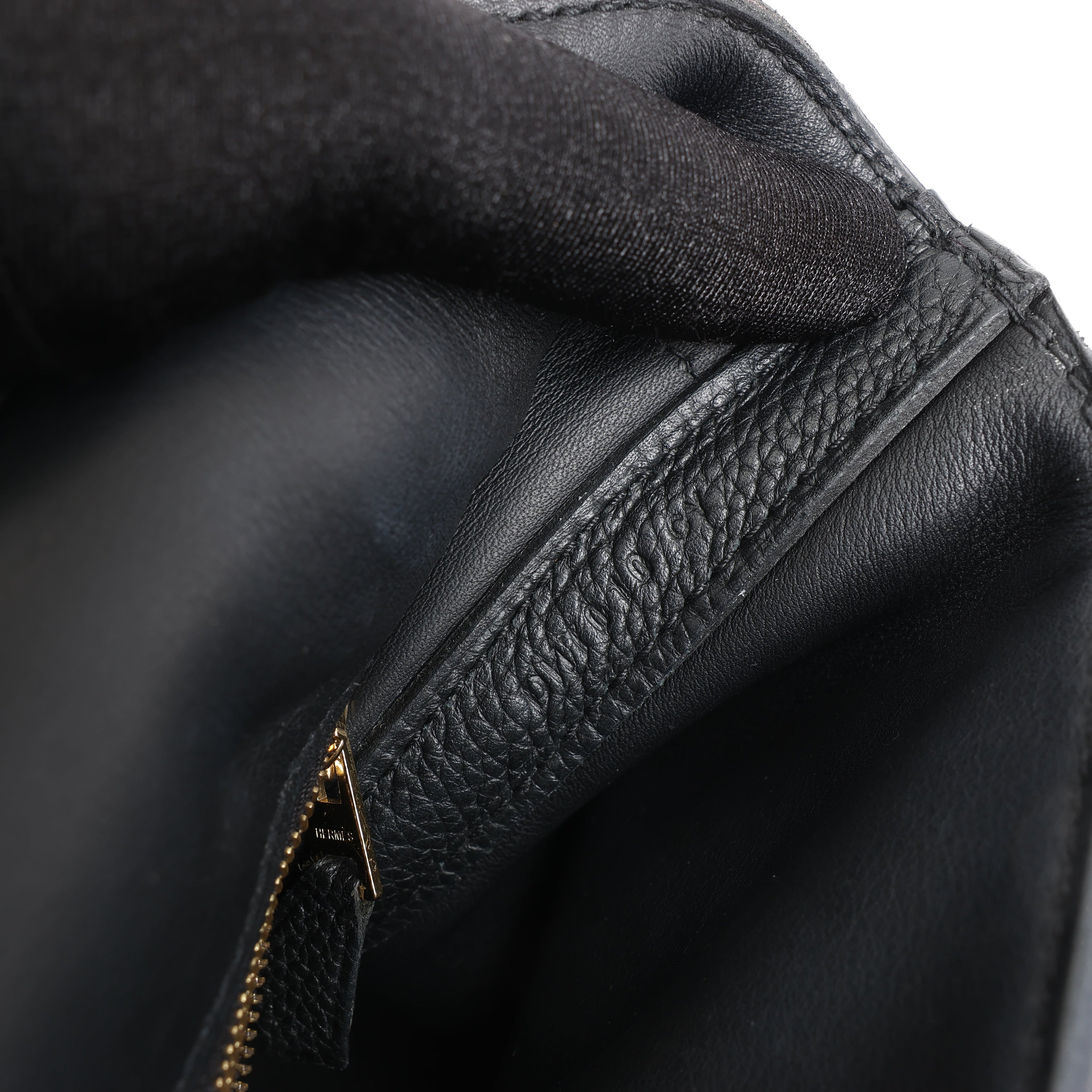 HERMES 24/24 29 Togo Leather Handbag in Black and Gold Metal Fittings D: 2019
