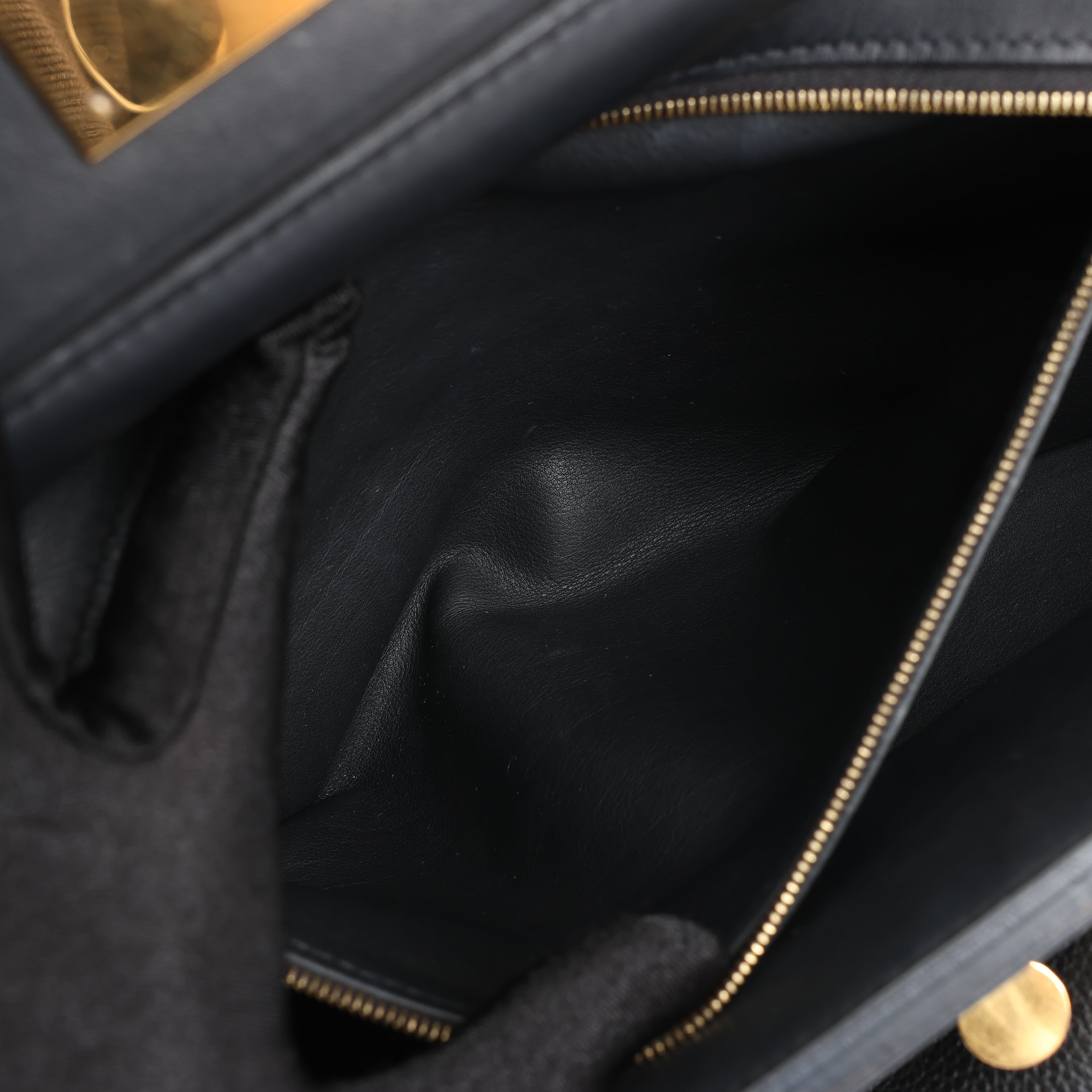 HERMES 24/24 29 Togo Leather Handbag in Black and Gold Metal Fittings D: 2019