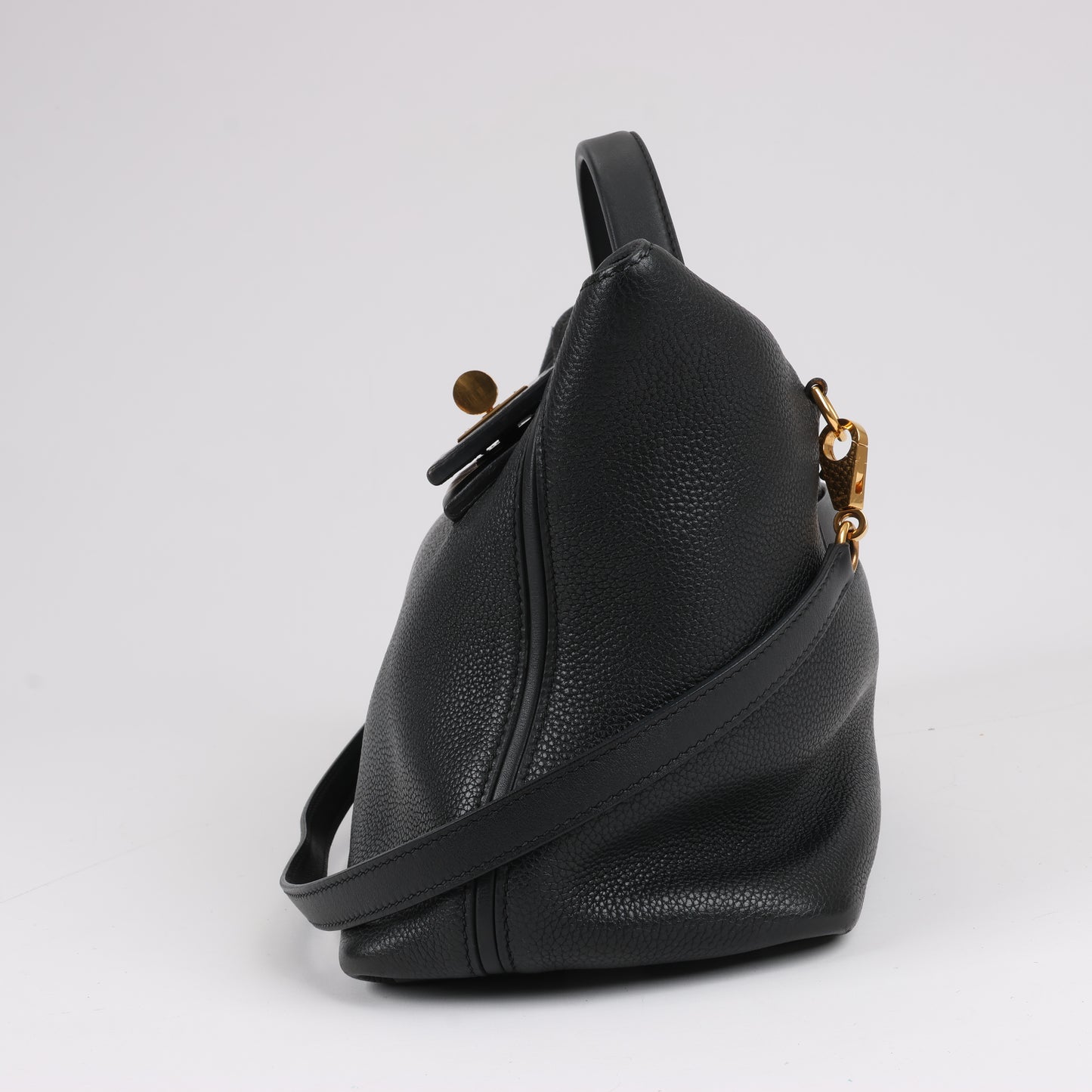 HERMES 24/24 29 Togo Leather Handbag in Black and Gold Metal Fittings D: 2019