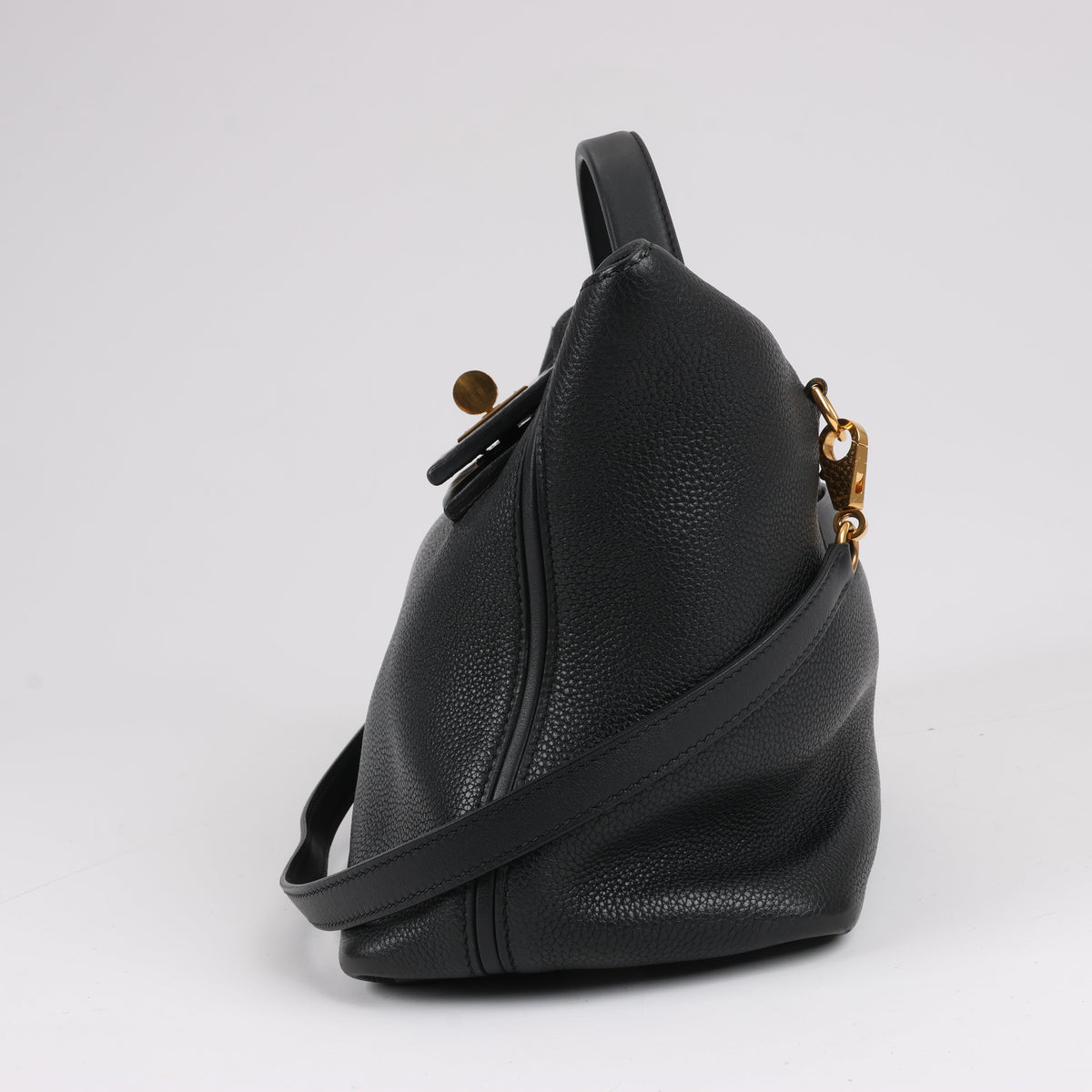 HERMES 24/24 29 Togo Leather Handbag in Black and Gold Metal Fittings D: 2019
