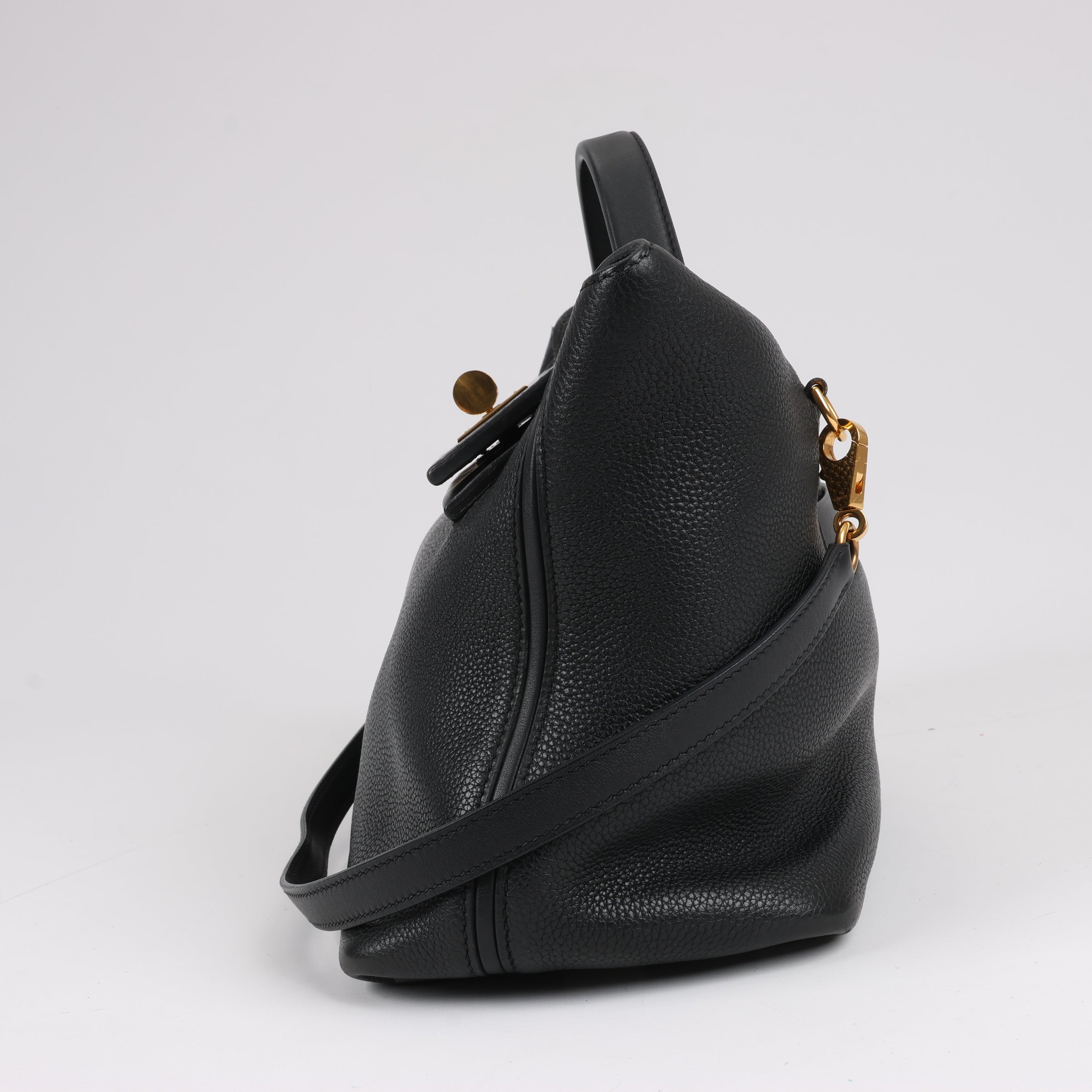 HERMES 24/24 29 Togo Leather Handbag in Black and Gold Metal Fittings D: 2019