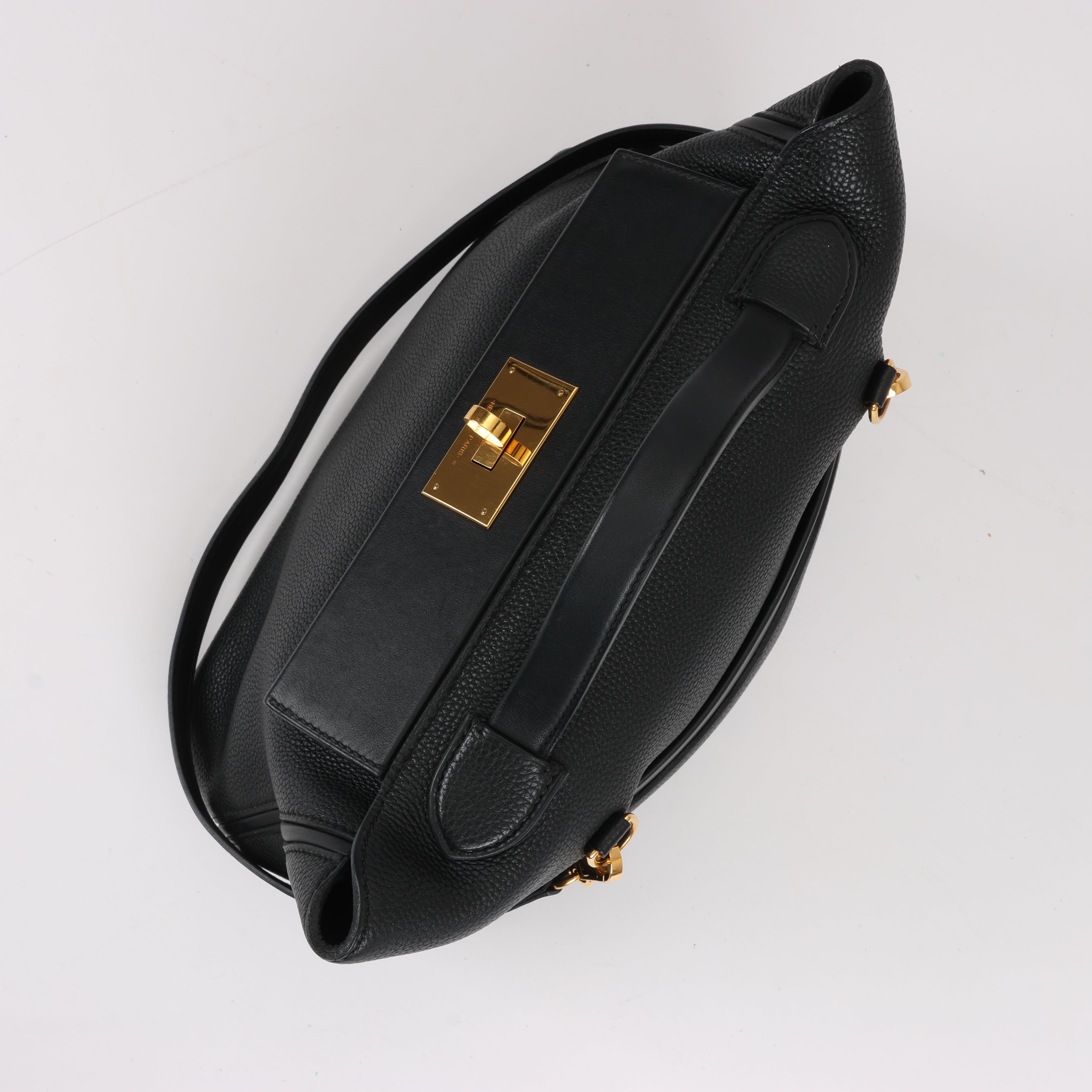 HERMES 24/24 29 Togo Leather Handbag in Black and Gold Metal Fittings D: 2019