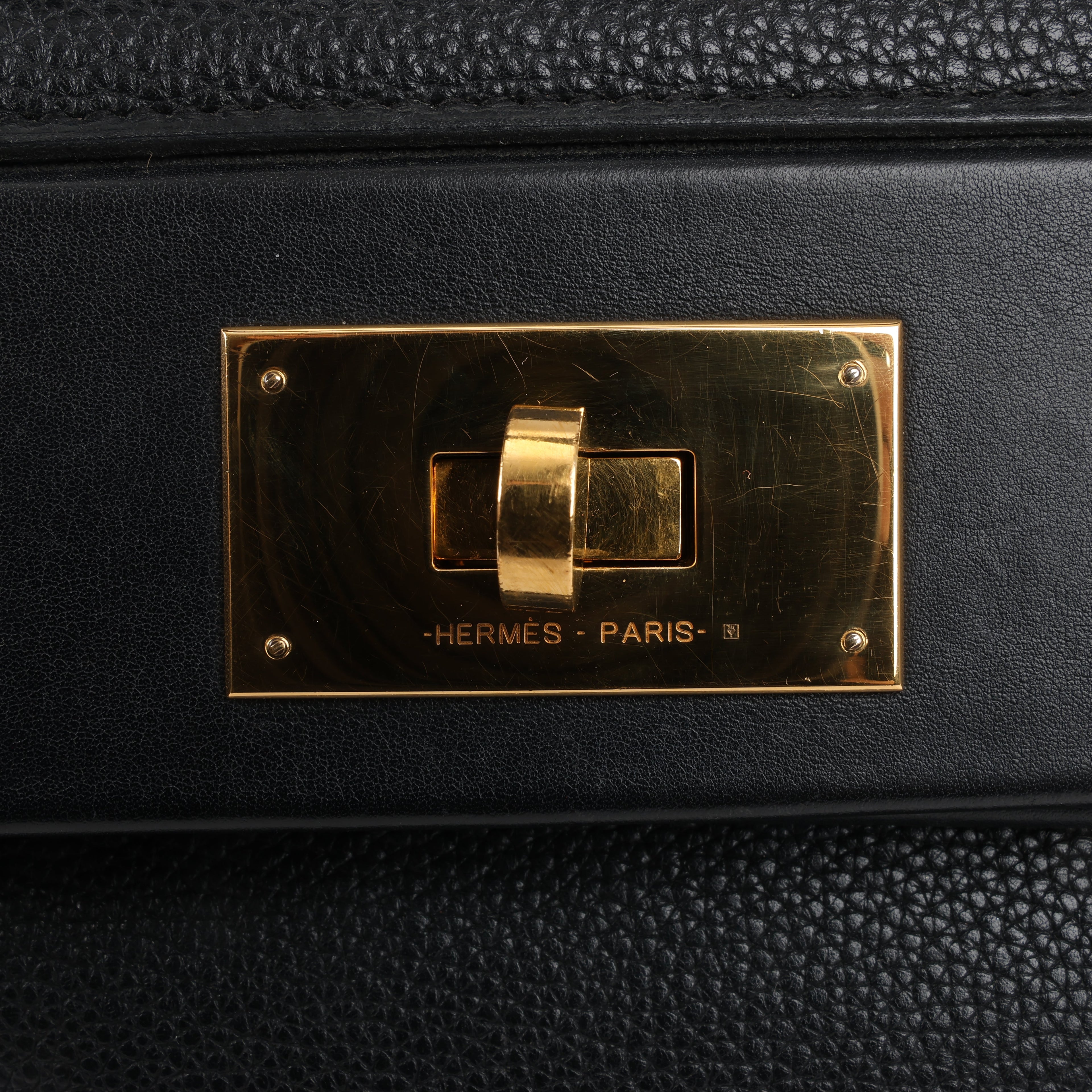 HERMES 24/24 29 Togo Leather Handbag in Black and Gold Metal Fittings D: 2019