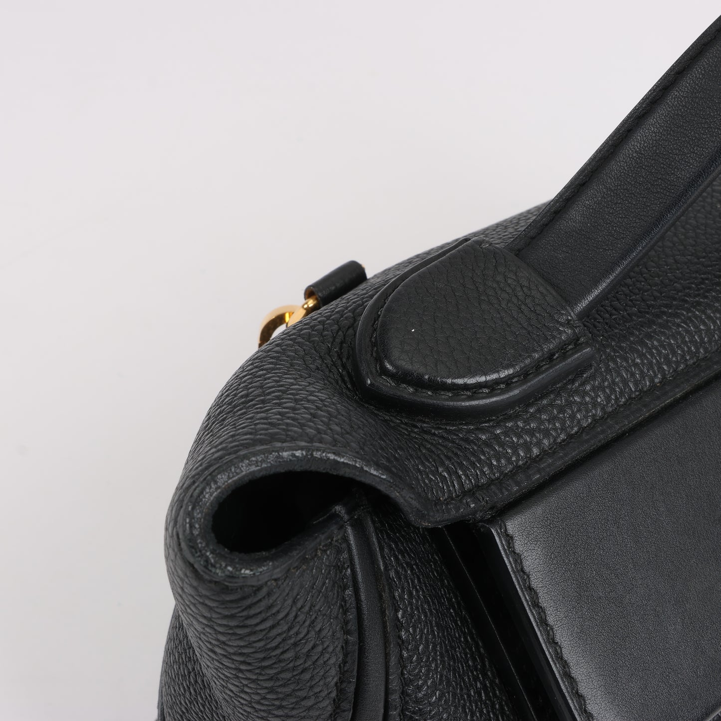 HERMES 24/24 29 Togo Leather Handbag in Black and Gold Metal Fittings D: 2019