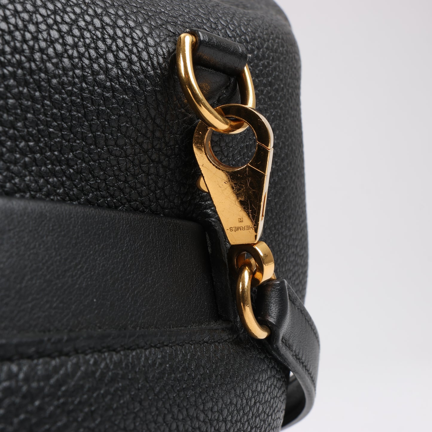 HERMES 24/24 29 Togo Leather Handbag in Black and Gold Metal Fittings D: 2019