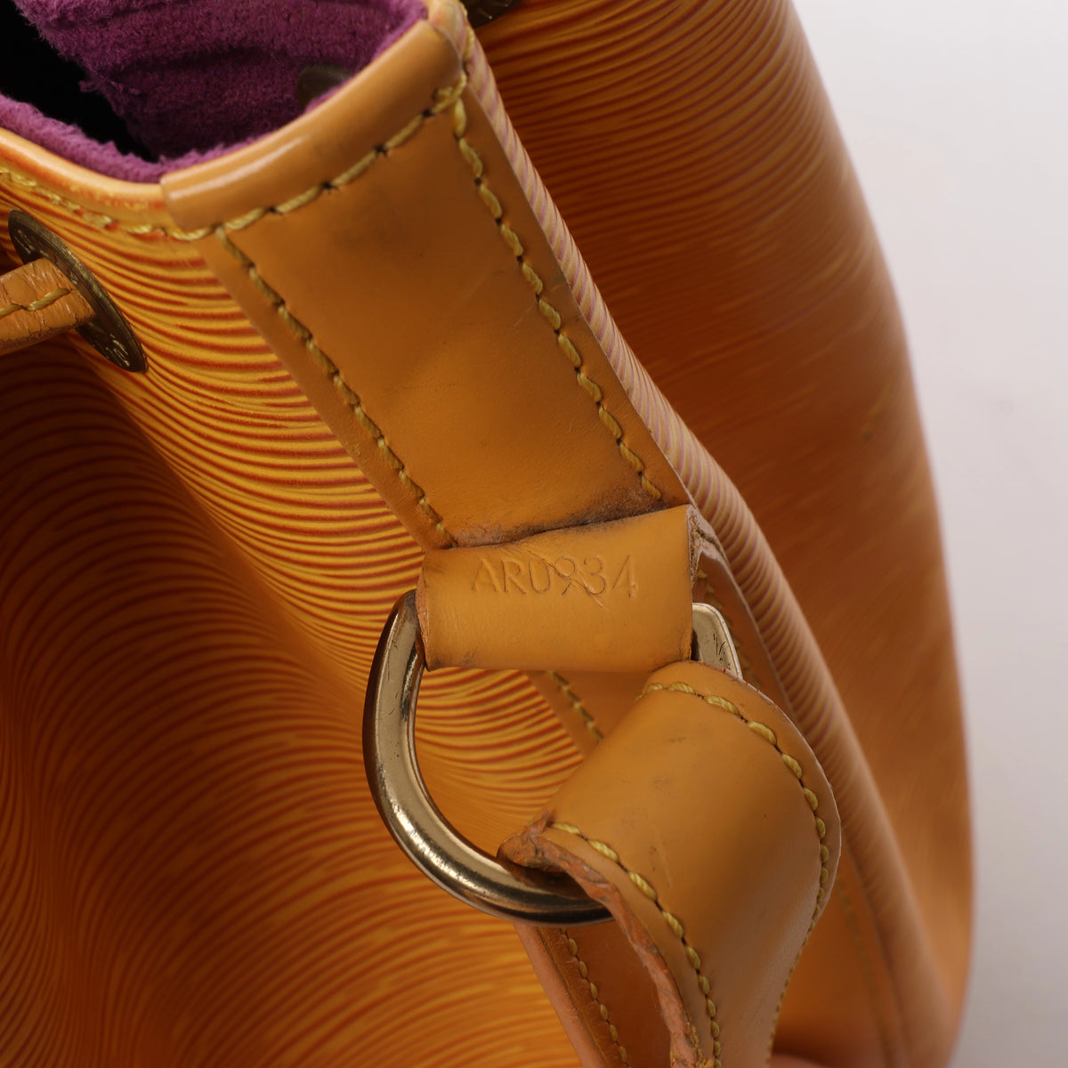 Bolso de hombro Louis Vuitton Noe de piel Epi en amarillo