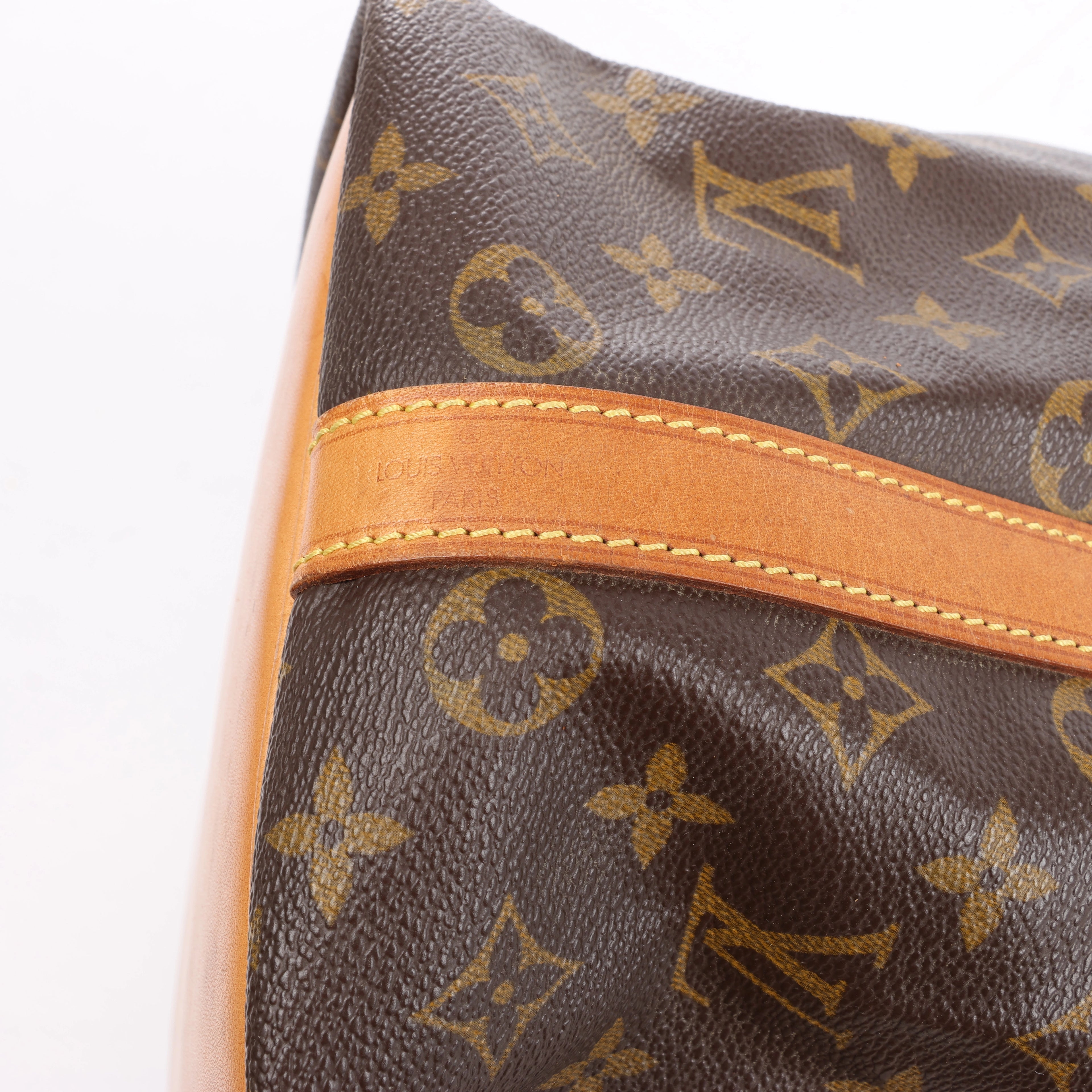 Bolso de hombro Louis Vuitton Neonoe Monogram LOVE LOCK en marrón M44369