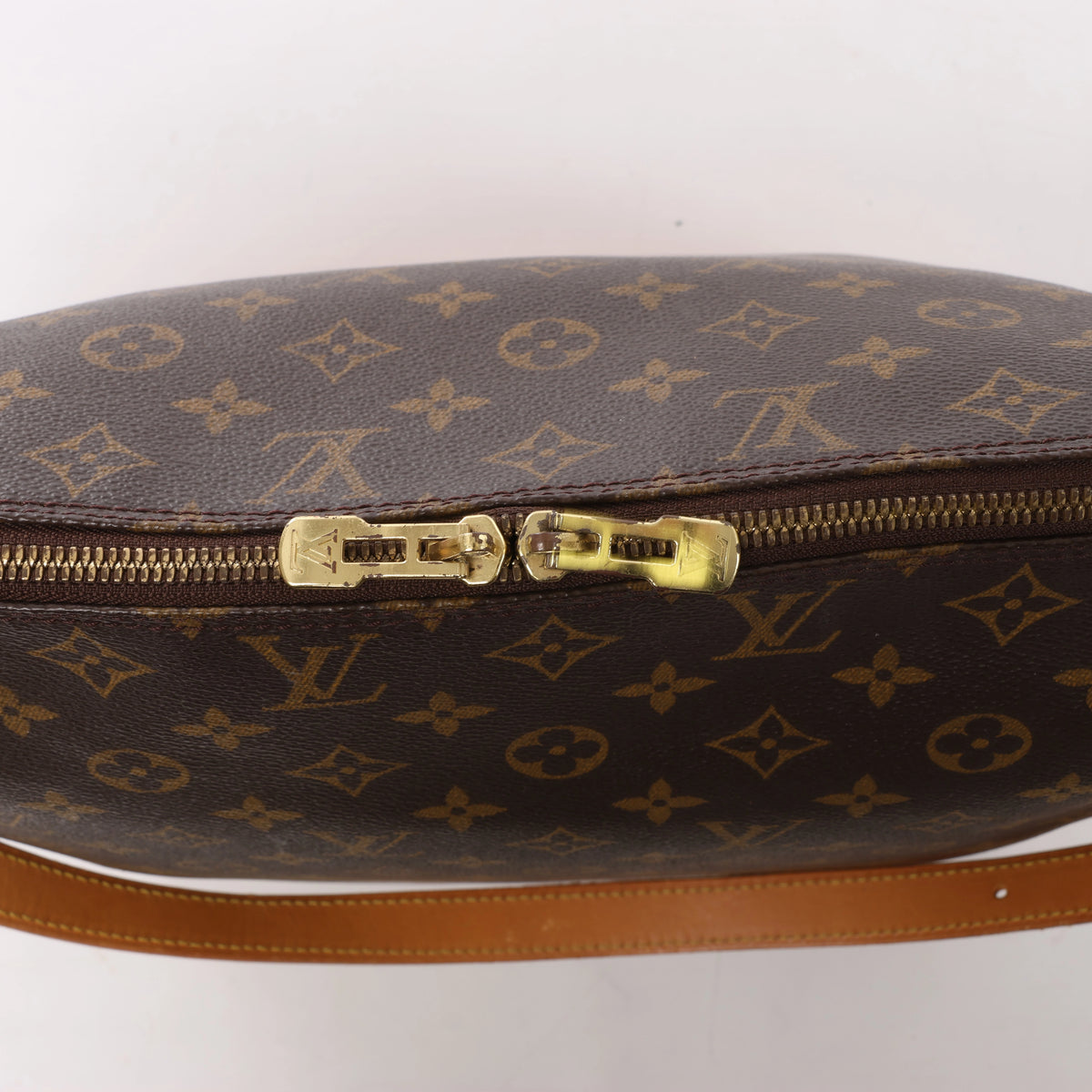 Bolso de hombro Louis Vuitton Noe de cuero Epi en negro y rojo castellano M44017
