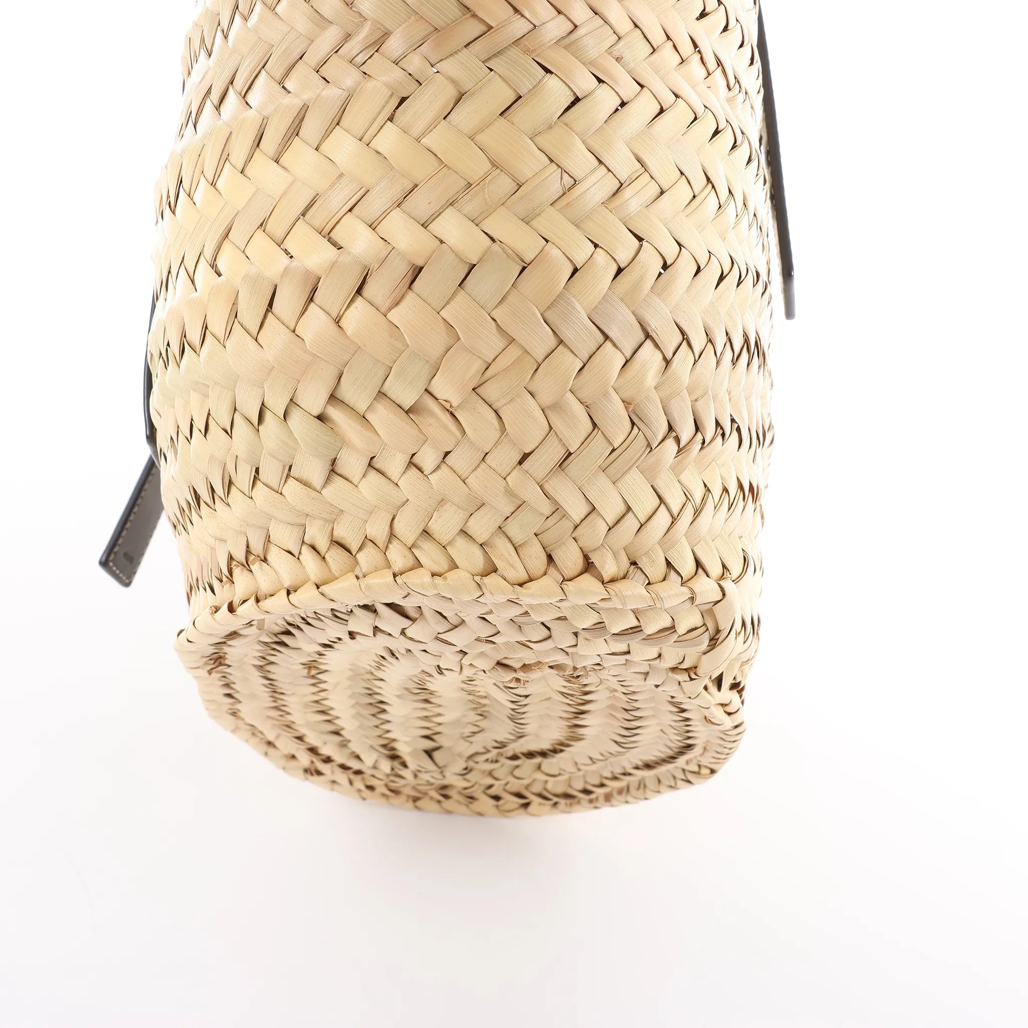 Bolso de hombro LOEWE Basket Mediano en Rafia y Piel Beige x Negro