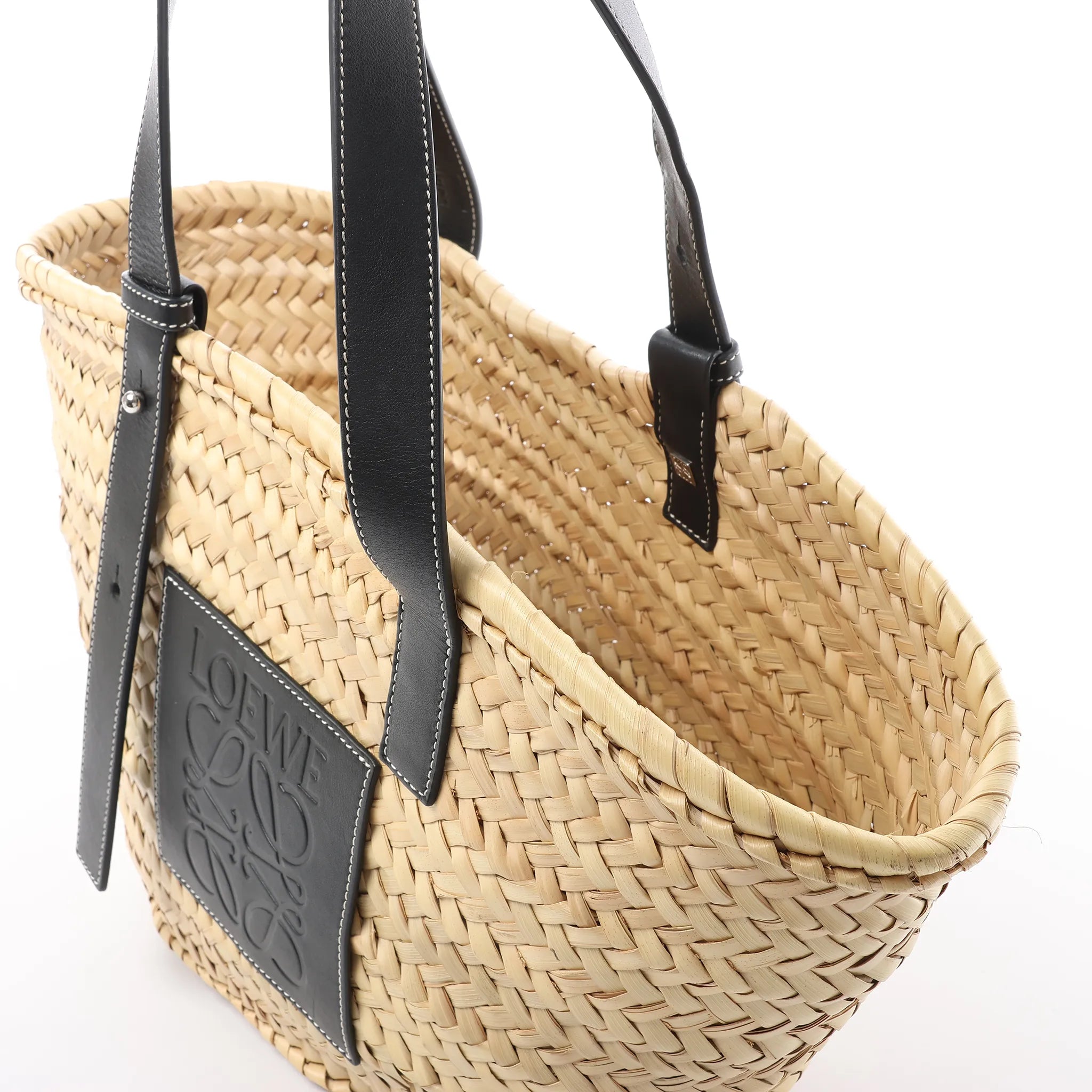 Bolso de hombro LOEWE Basket Mediano en Rafia y Piel Beige x Negro