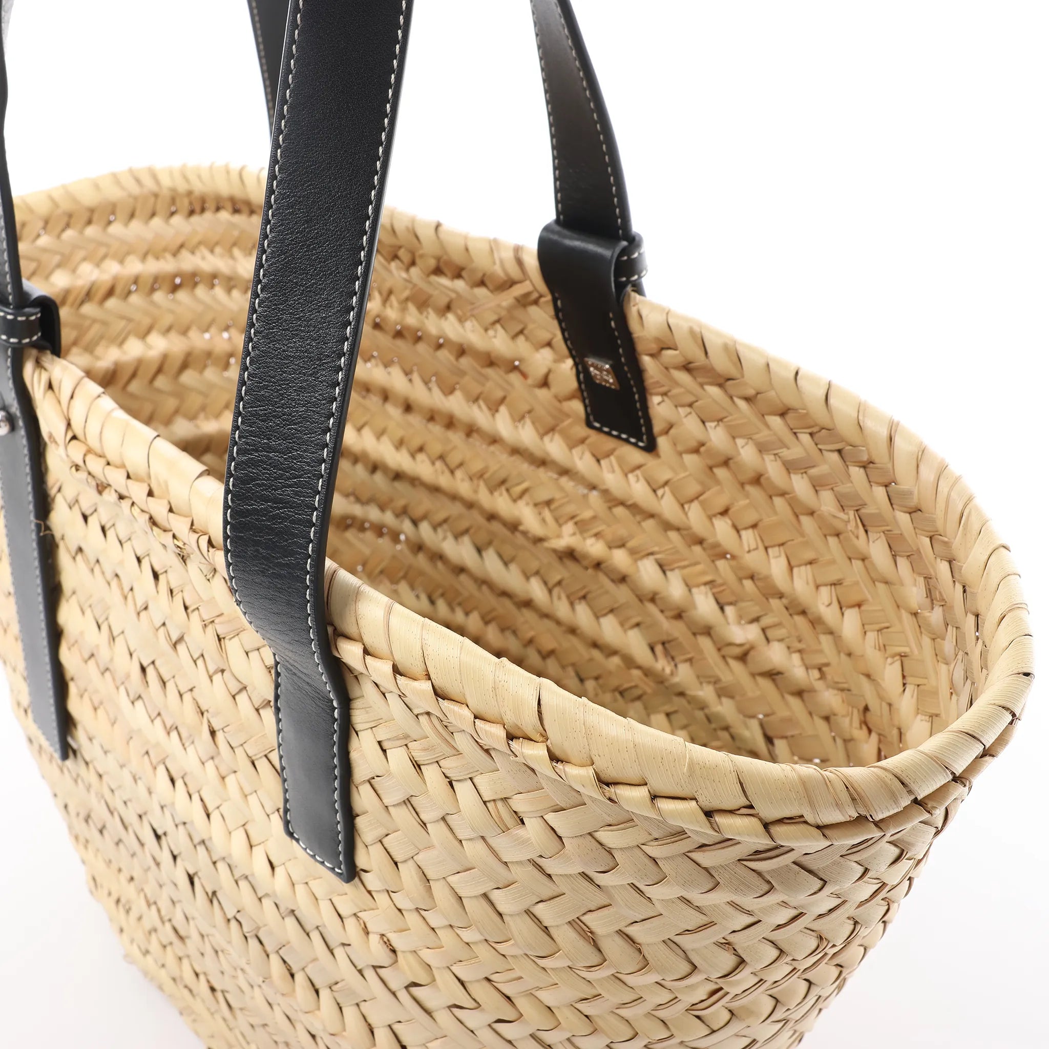 Bolso de hombro LOEWE Basket Mediano en Rafia y Piel Beige x Negro