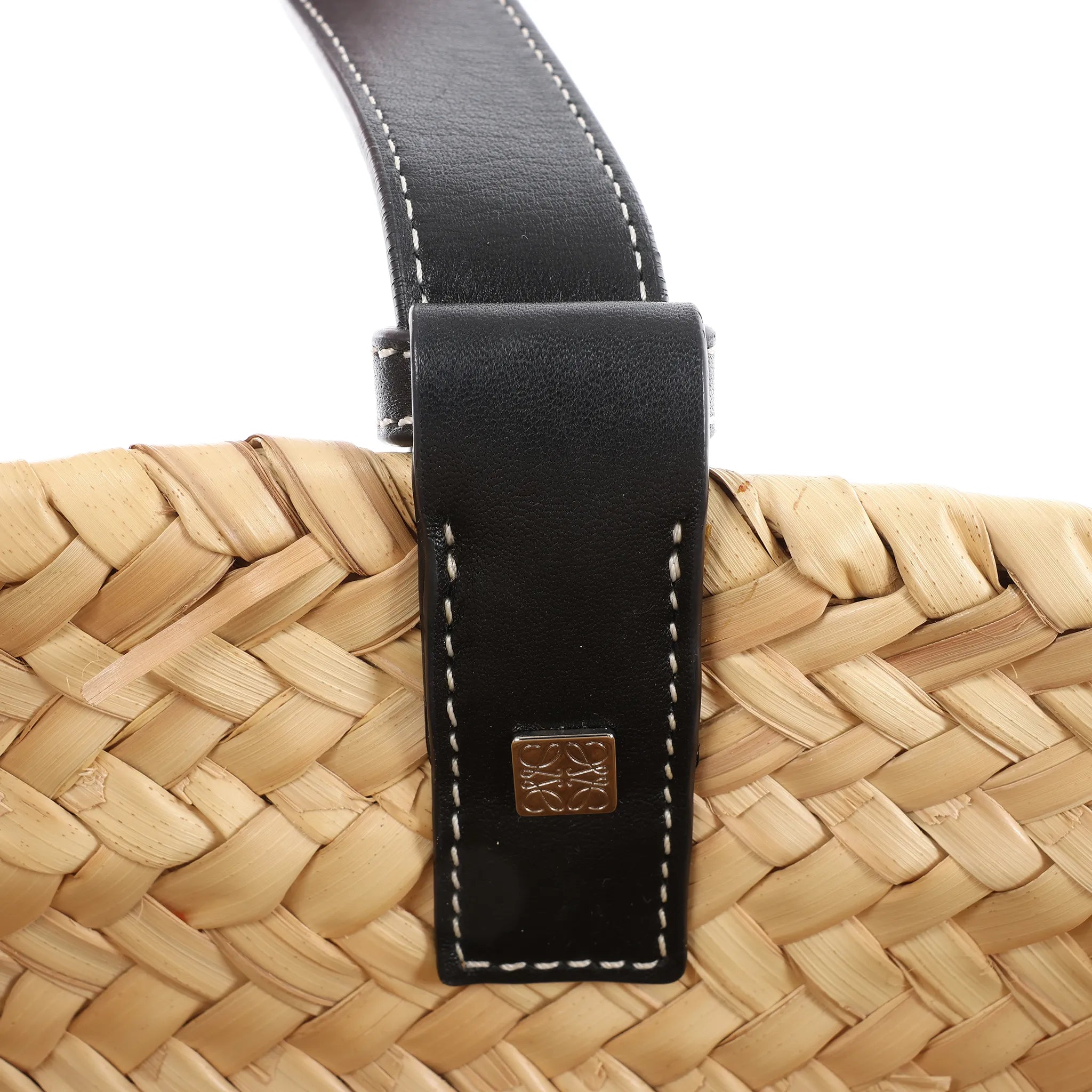 Bolso de hombro LOEWE Basket Mediano en Rafia y Piel Beige x Negro