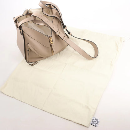 LOEWE Hammock Kleine 2-Wege-Handtasche aus Leder in Beige