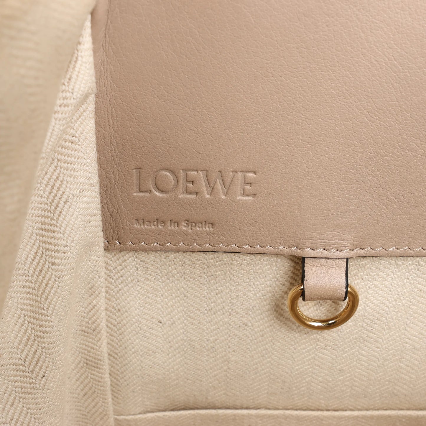 LOEWE Hammock Kleine 2-Wege-Handtasche aus Leder in Beige