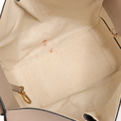 LOEWE Hammock Kleine 2-Wege-Handtasche aus Leder in Beige