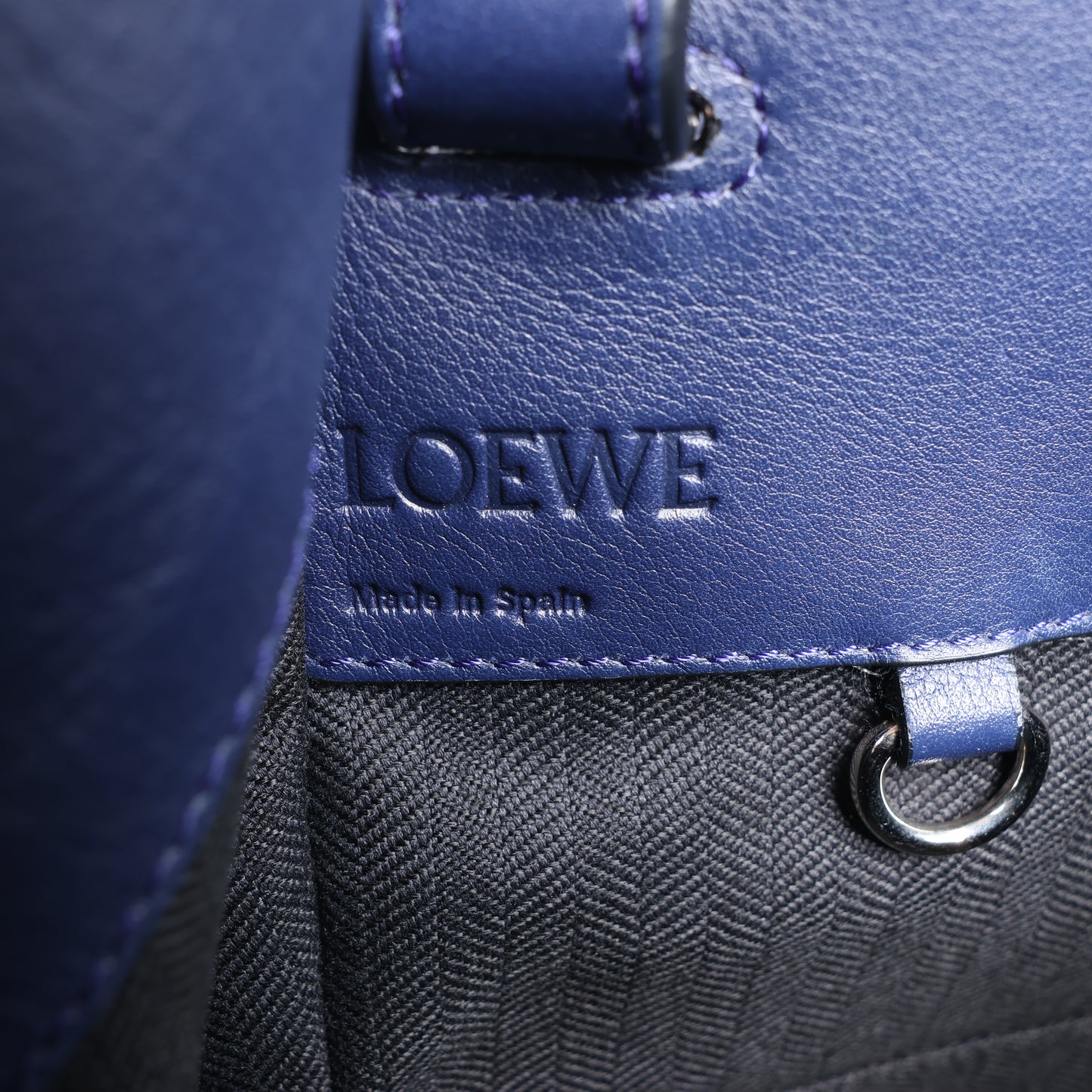 Petit sac à main bidirectionnel en cuir LOEWE Hammock, bleu marine