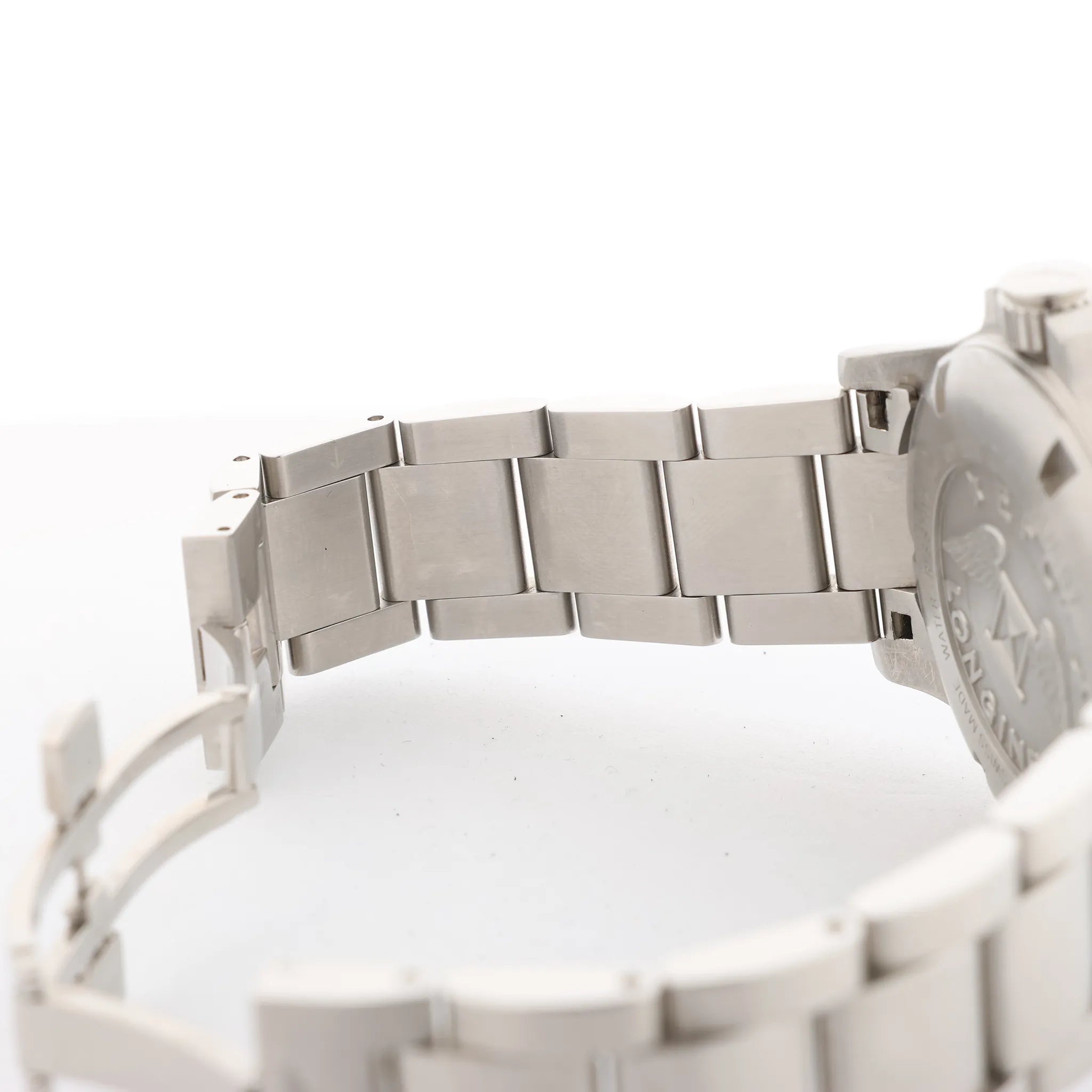 Longines Conquest V.H.P. L3.718.4 49915376 SS QZ Watch with White Dial