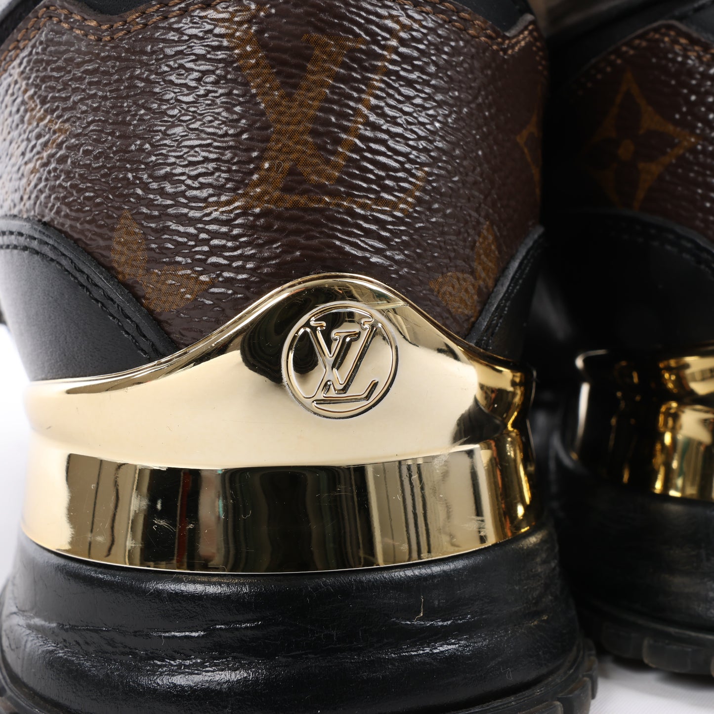 Baskets Louis Vuitton Runaway 22 ans en cuir et daim noir et marron, taille 38 EU.