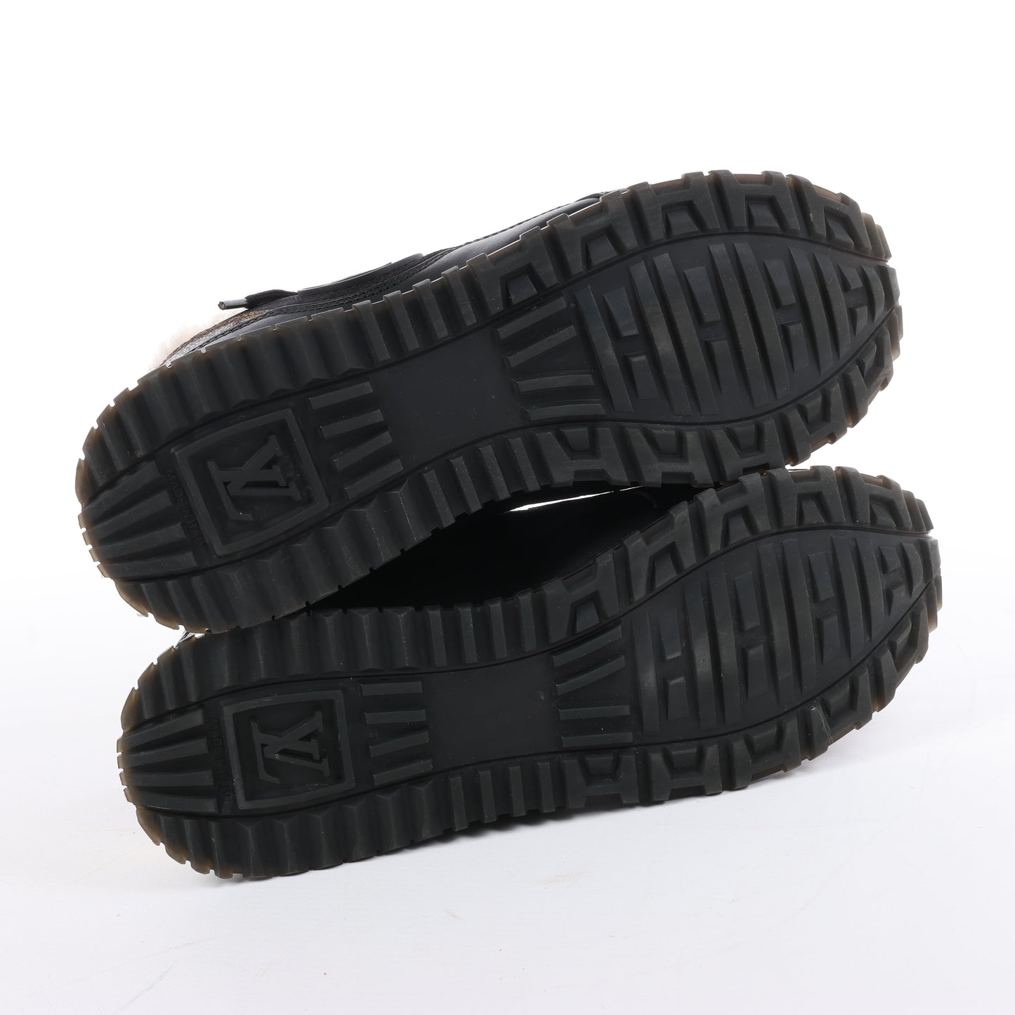 Baskets Louis Vuitton Runaway 22 ans en cuir et daim noir et marron, taille 38 EU.