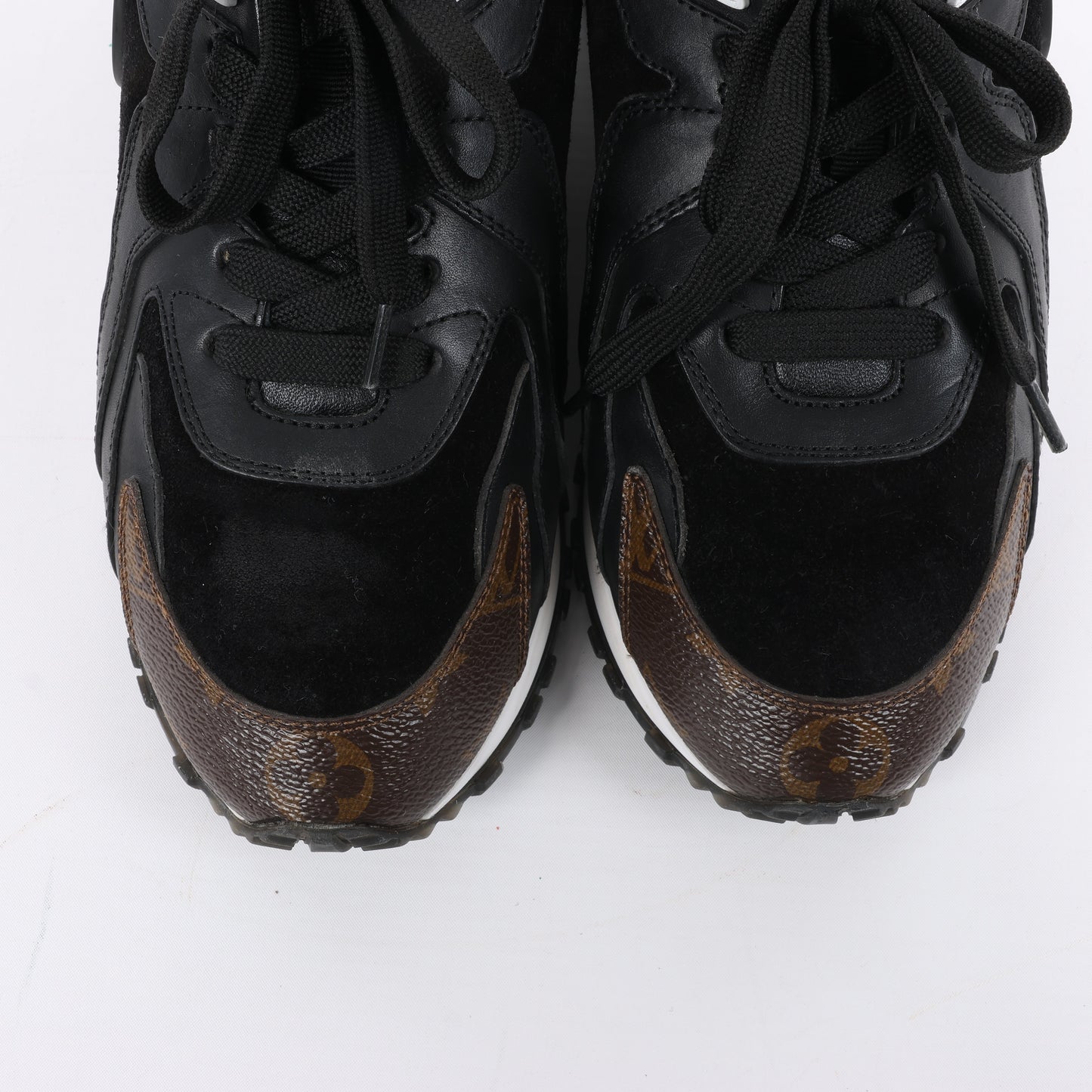 Baskets Louis Vuitton Runaway 22 ans en cuir et daim noir et marron, taille 38 EU.