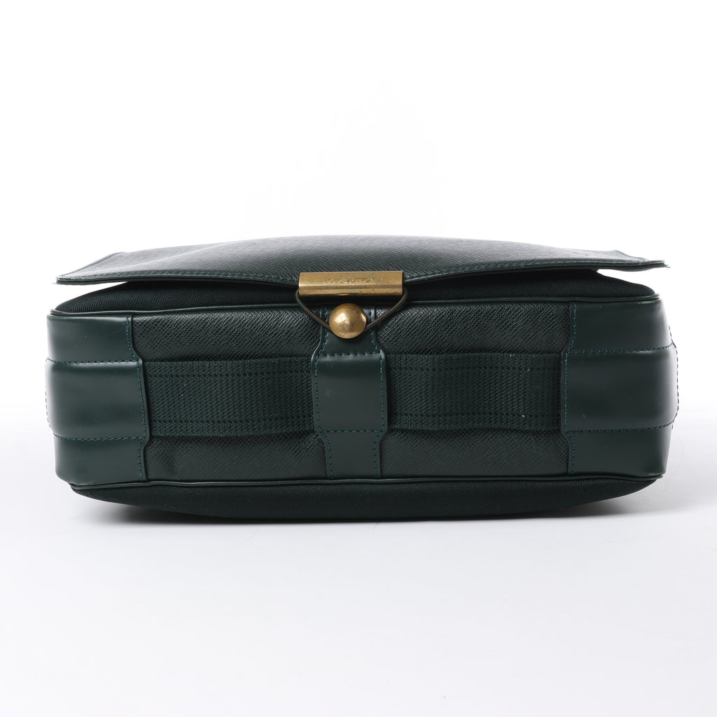 Louis Vuitton Viktor Taiga Leather Shoulder Bag in Green M30144