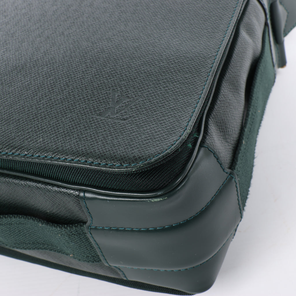 Louis Vuitton Viktor Taiga Leather Shoulder Bag in Green M30144