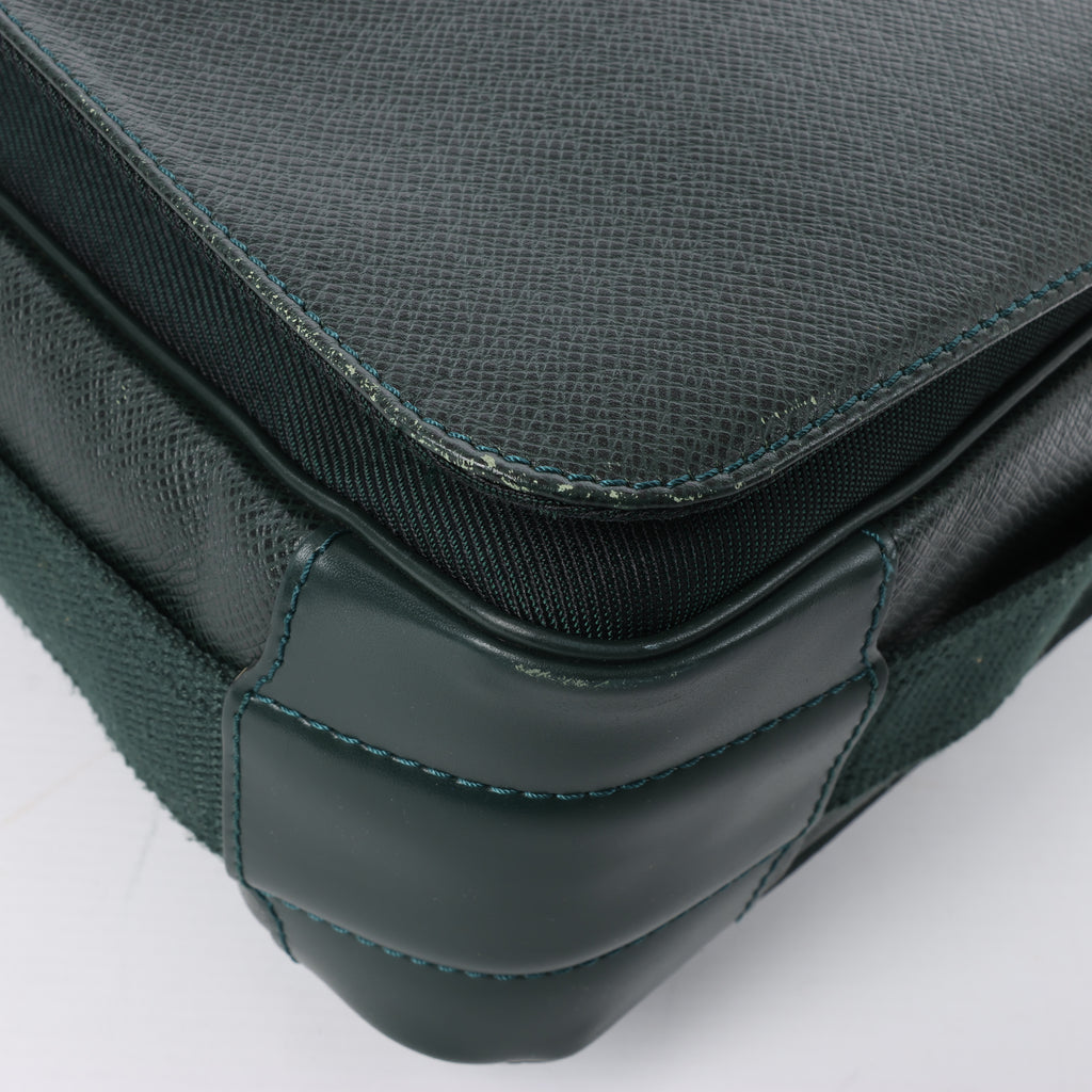 Louis Vuitton Viktor Taiga Leather Shoulder Bag in Green M30144