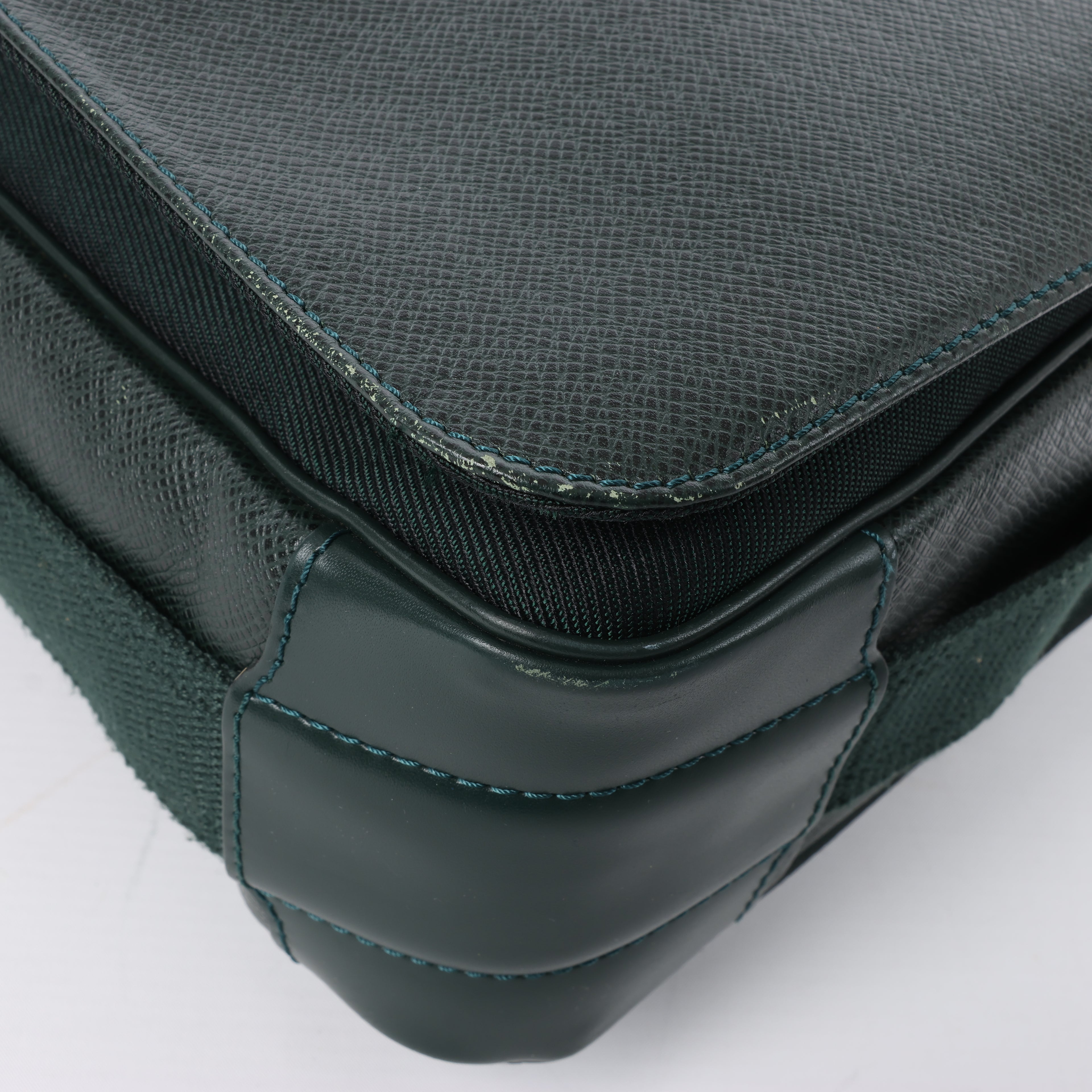 Louis Vuitton Viktor Taiga Leather Shoulder Bag in Green M30144