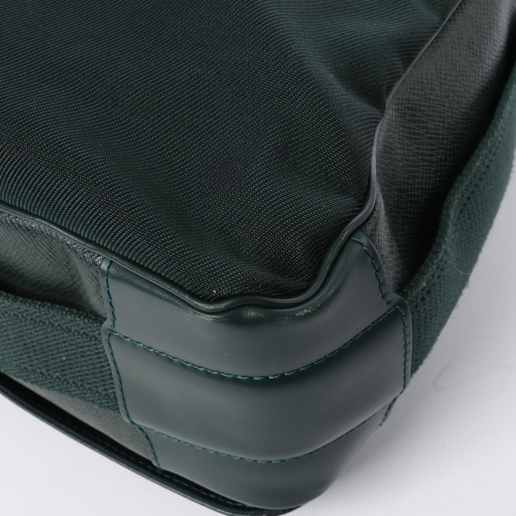 Louis Vuitton Viktor Taiga Leather Shoulder Bag in Green M30144