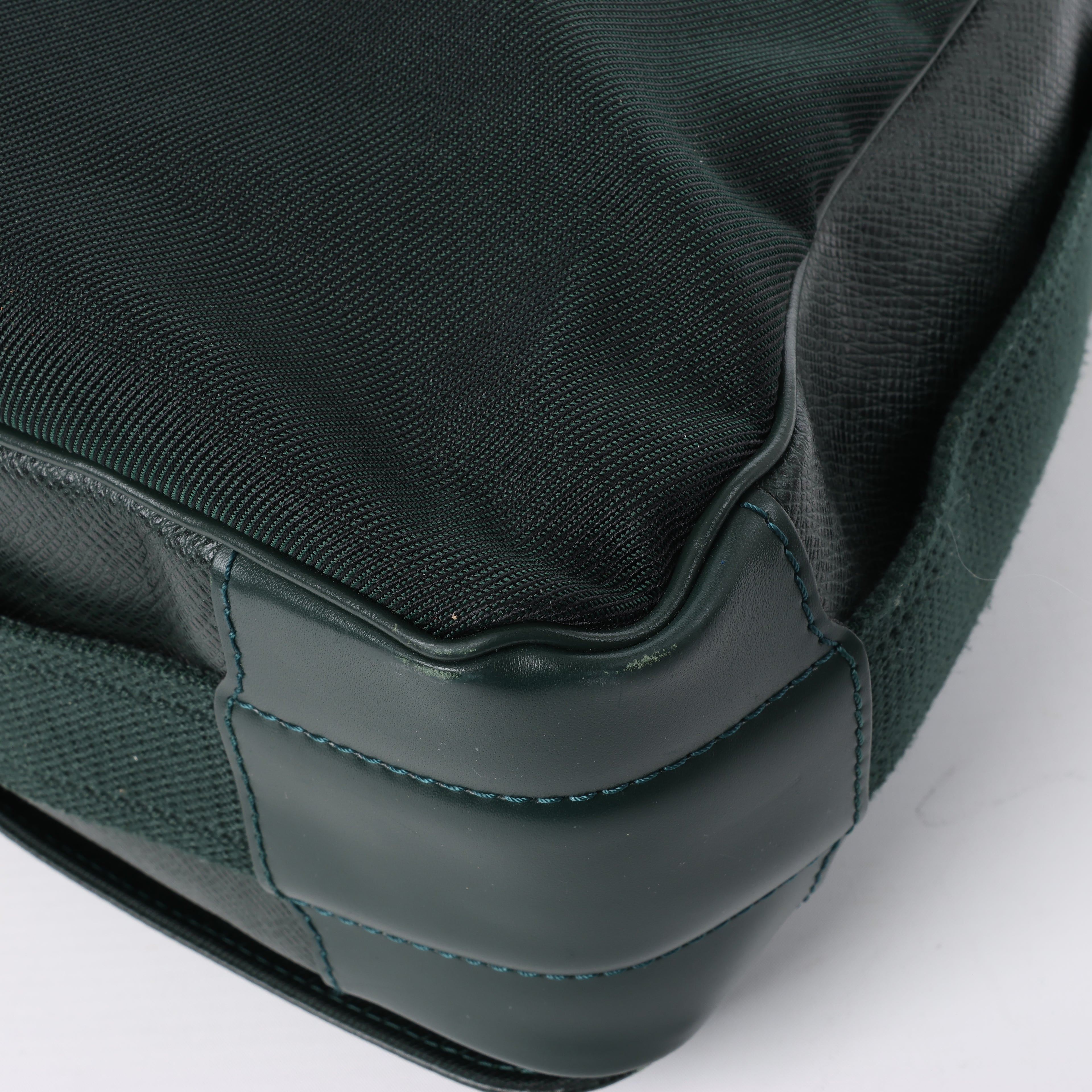 Louis Vuitton Viktor Taiga Leather Shoulder Bag in Green M30144