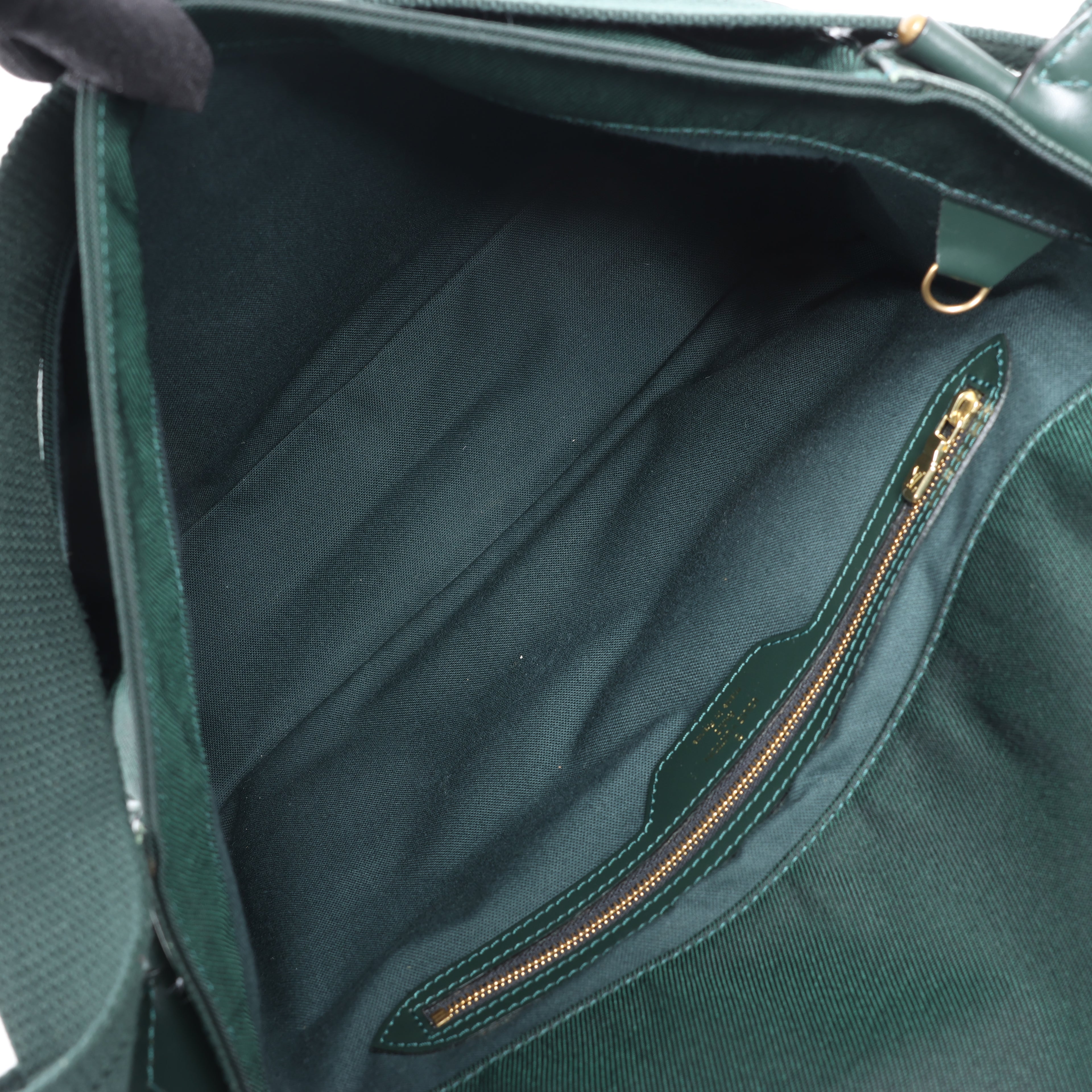Louis Vuitton Viktor Taiga Leather Shoulder Bag in Green M30144