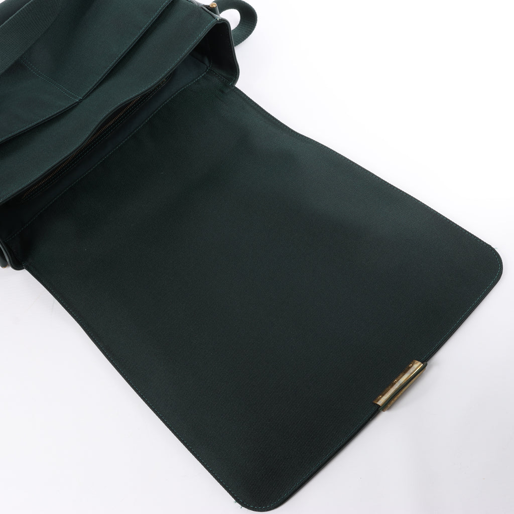 Louis Vuitton Viktor Taiga Leather Shoulder Bag in Green M30144