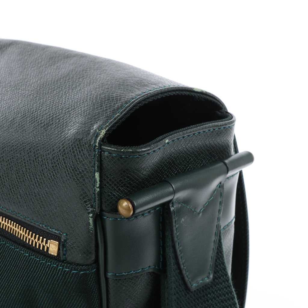 Louis Vuitton Viktor Taiga Leather Shoulder Bag in Green M30144