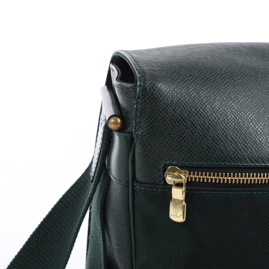 Louis Vuitton Viktor Taiga Leather Shoulder Bag in Green M30144