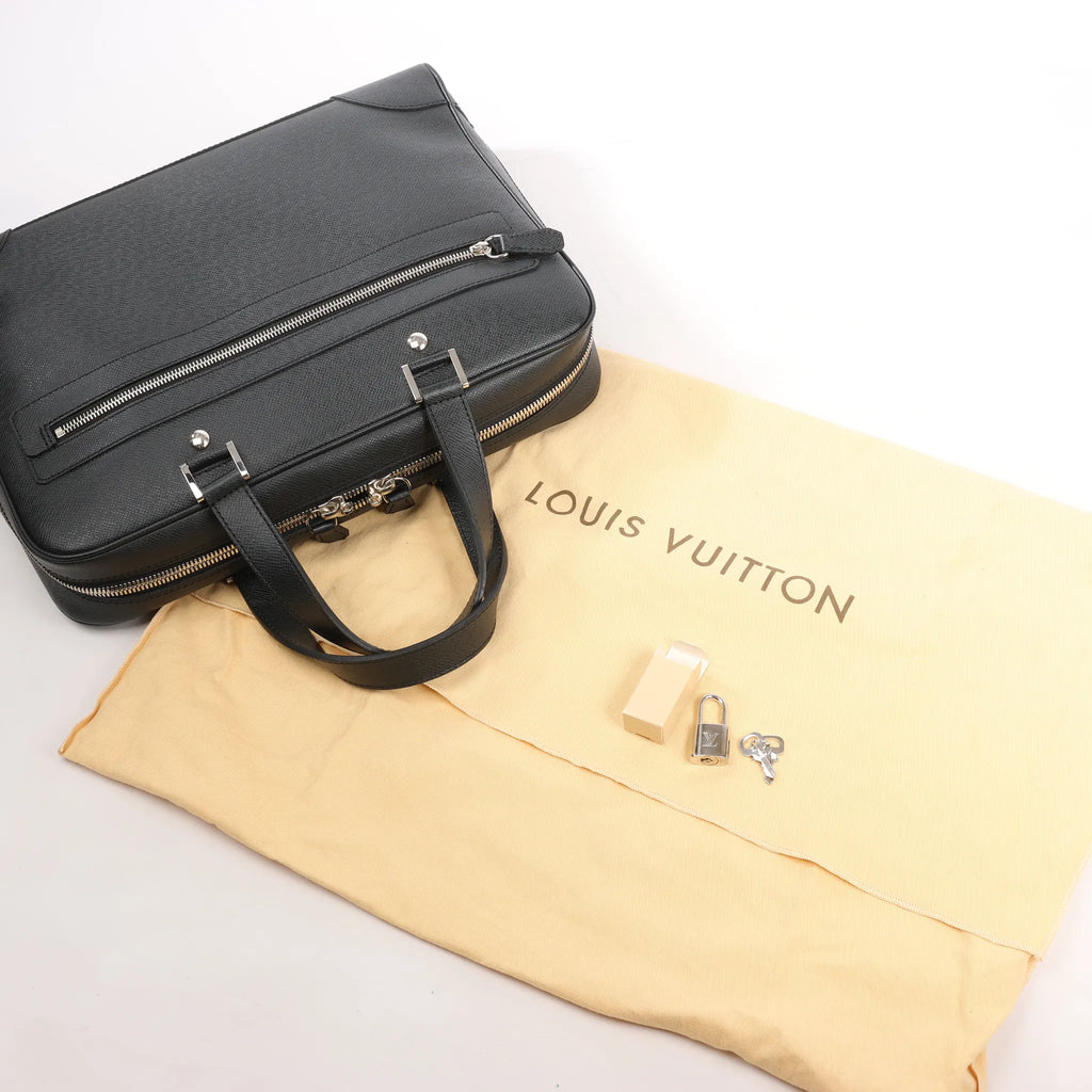 Louis Vuitton Porte Alexander Taiga Leather Handbag in Black M31162